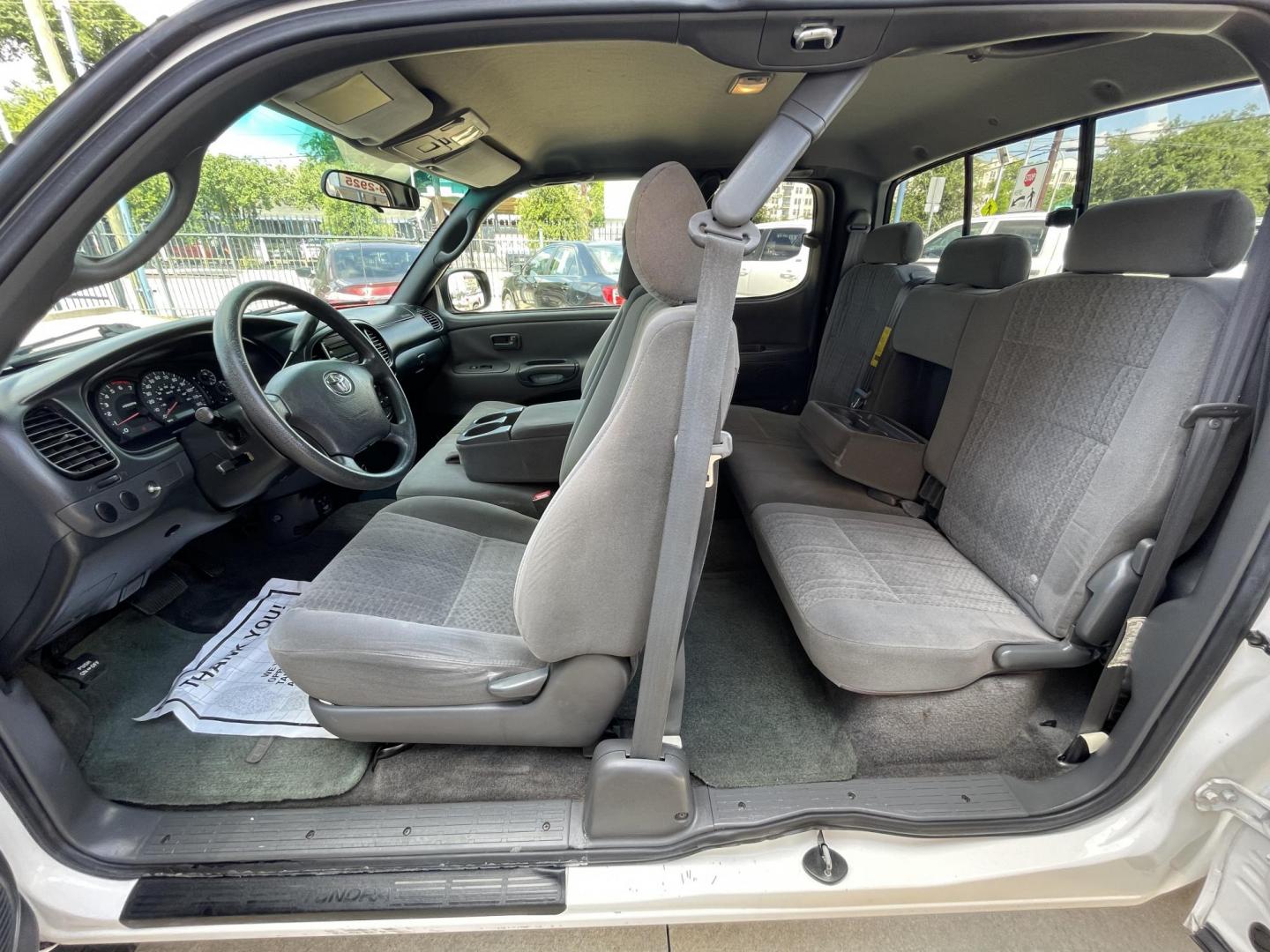 2005 White /Gray Toyota Tundra SR5 Access Cab 2WD (5TBRU34155S) with an 4.0L V6 DOHC 24V engine, Automatic transmission, located at 1501 West 15th St., Houston, 77008, (713) 869-2925, 29.797941, -95.411789 - Photo#11