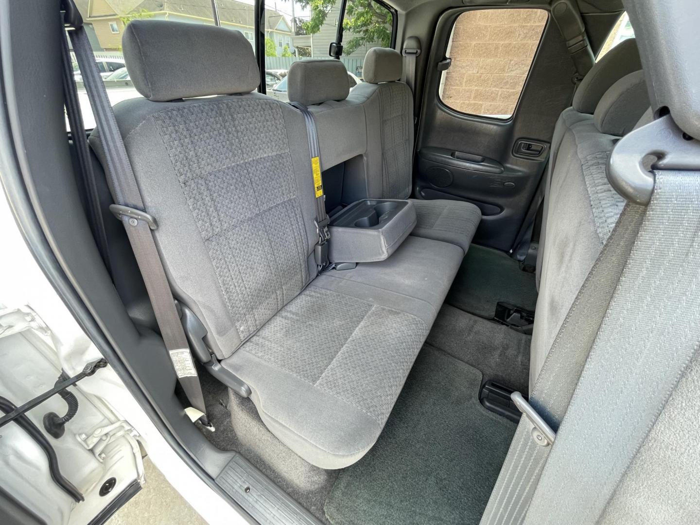 2005 White /Gray Toyota Tundra SR5 Access Cab 2WD (5TBRU34155S) with an 4.0L V6 DOHC 24V engine, Automatic transmission, located at 1501 West 15th St., Houston, 77008, (713) 869-2925, 29.797941, -95.411789 - Photo#14