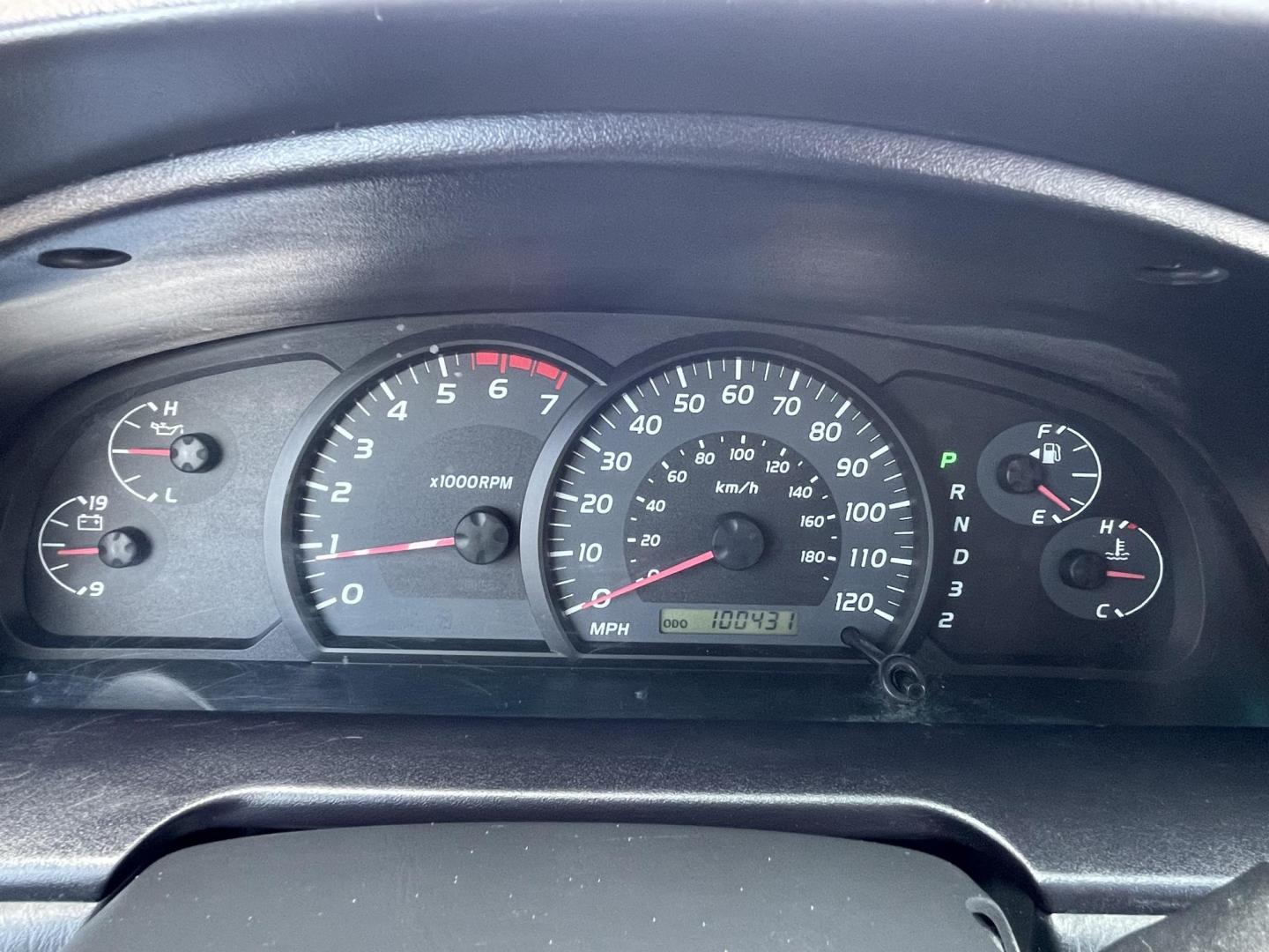 2005 White /Gray Toyota Tundra SR5 Access Cab 2WD (5TBRU34155S) with an 4.0L V6 DOHC 24V engine, Automatic transmission, located at 1501 West 15th St., Houston, 77008, (713) 869-2925, 29.797941, -95.411789 - Photo#21