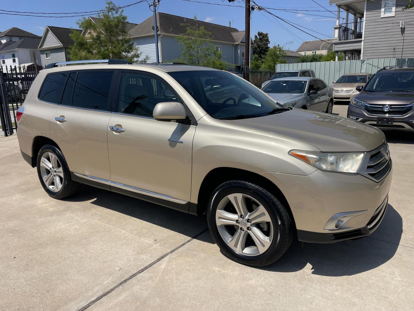 2012 Beige /Beige Toyota Highlander Limited 2WD (5TDYK3EH7CS) with an 3.5L V6 DOHC 24V engine, 5-Speed Automatic transmission, located at 1501 West 15th St., Houston, 77008, (713) 869-2925, 29.797941, -95.411789 - Photo#1