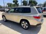 2012 Beige /Beige Toyota Highlander Limited 2WD (5TDYK3EH7CS) with an 3.5L V6 DOHC 24V engine, 5-Speed Automatic transmission, located at 1501 West 15th St., Houston, 77008, (713) 869-2925, 29.797941, -95.411789 - Photo#3