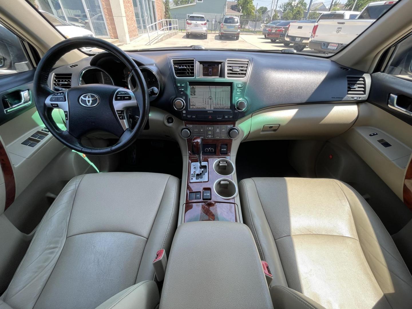 2012 Beige /Beige Toyota Highlander Limited 2WD (5TDYK3EH7CS) with an 3.5L V6 DOHC 24V engine, 5-Speed Automatic transmission, located at 1501 West 15th St., Houston, 77008, (713) 869-2925, 29.797941, -95.411789 - Photo#13
