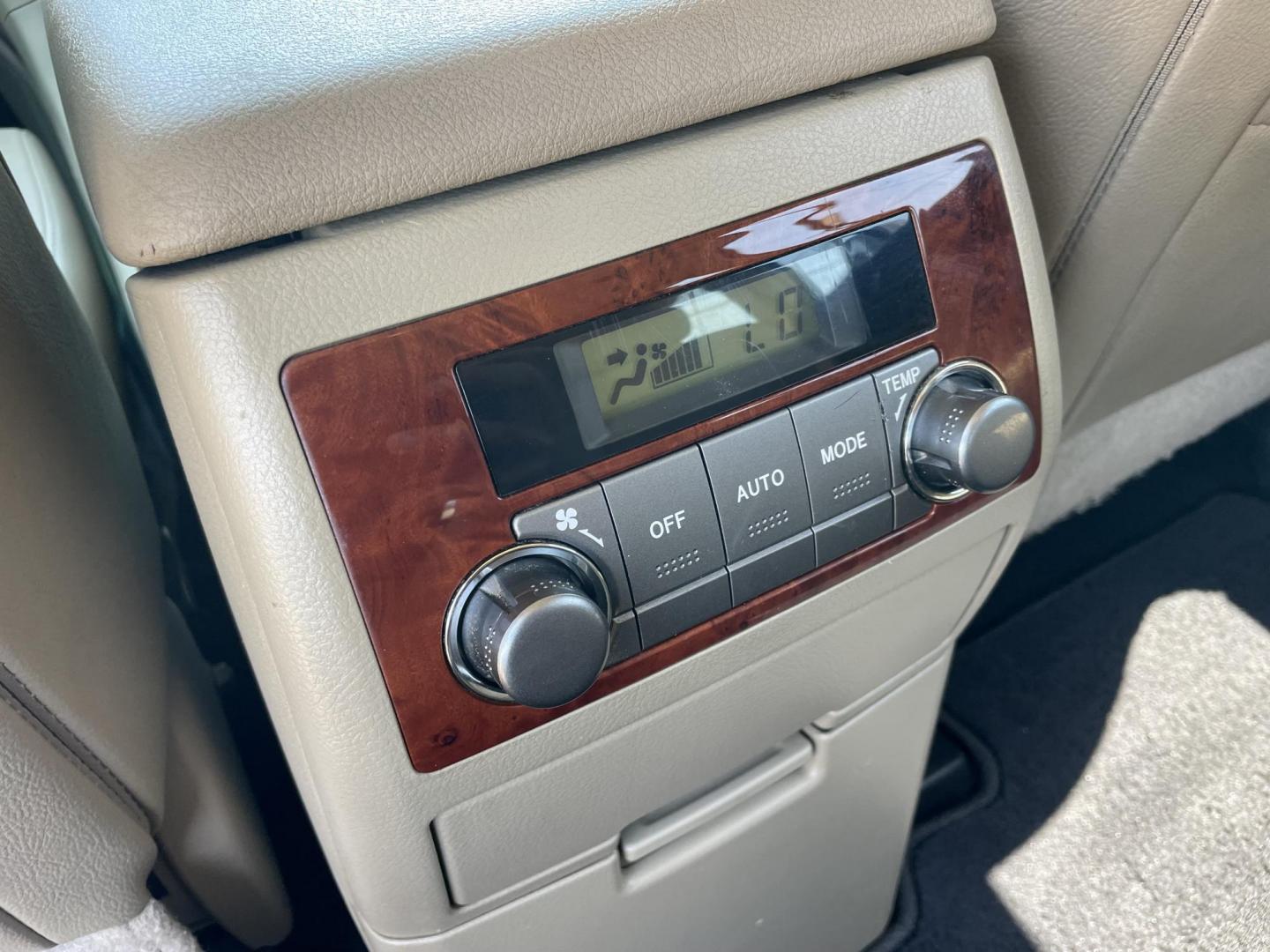 2012 Beige /Beige Toyota Highlander Limited 2WD (5TDYK3EH7CS) with an 3.5L V6 DOHC 24V engine, 5-Speed Automatic transmission, located at 1501 West 15th St., Houston, 77008, (713) 869-2925, 29.797941, -95.411789 - Photo#14