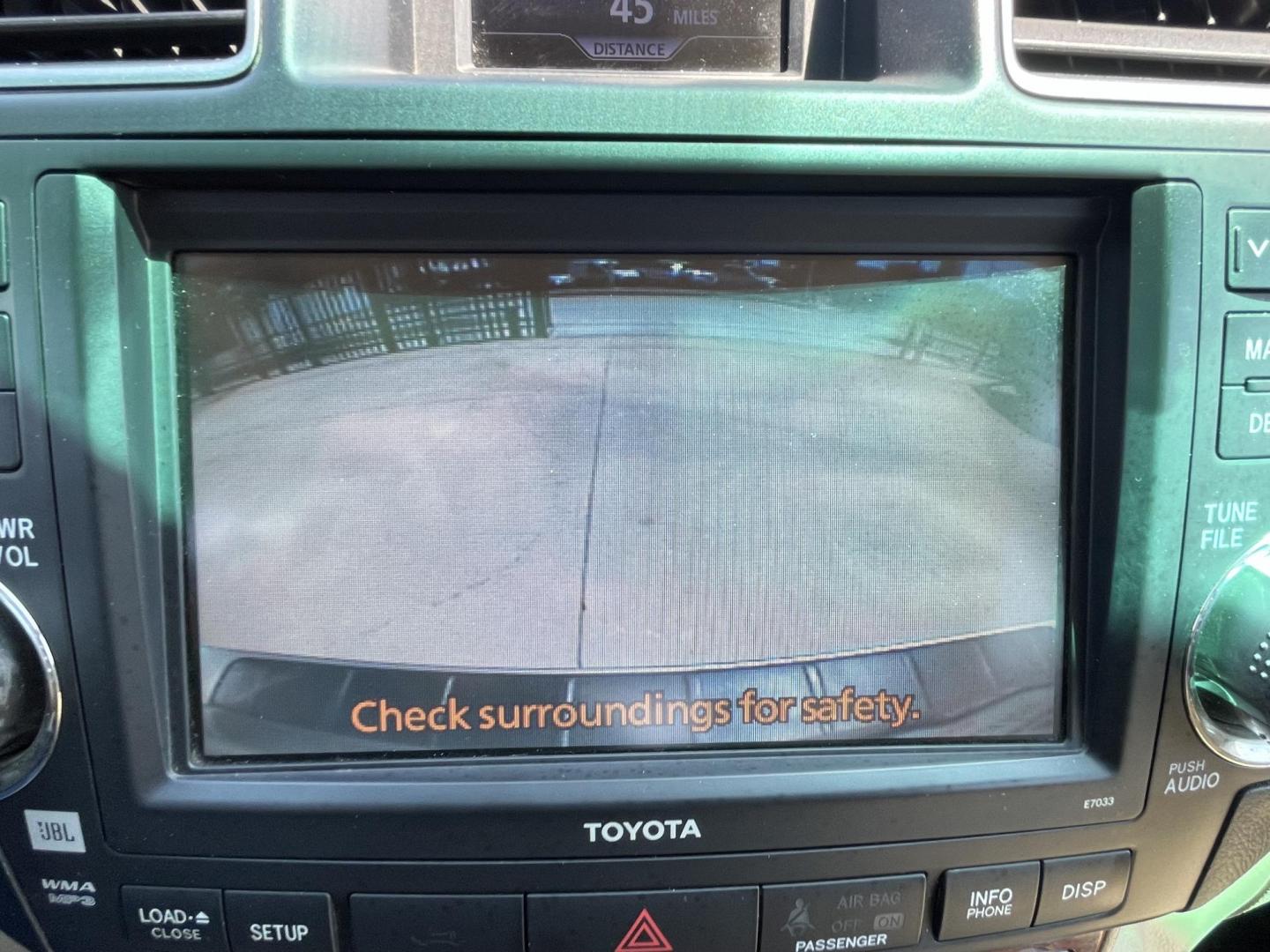 2012 Beige /Beige Toyota Highlander Limited 2WD (5TDYK3EH7CS) with an 3.5L V6 DOHC 24V engine, 5-Speed Automatic transmission, located at 1501 West 15th St., Houston, 77008, (713) 869-2925, 29.797941, -95.411789 - Photo#16