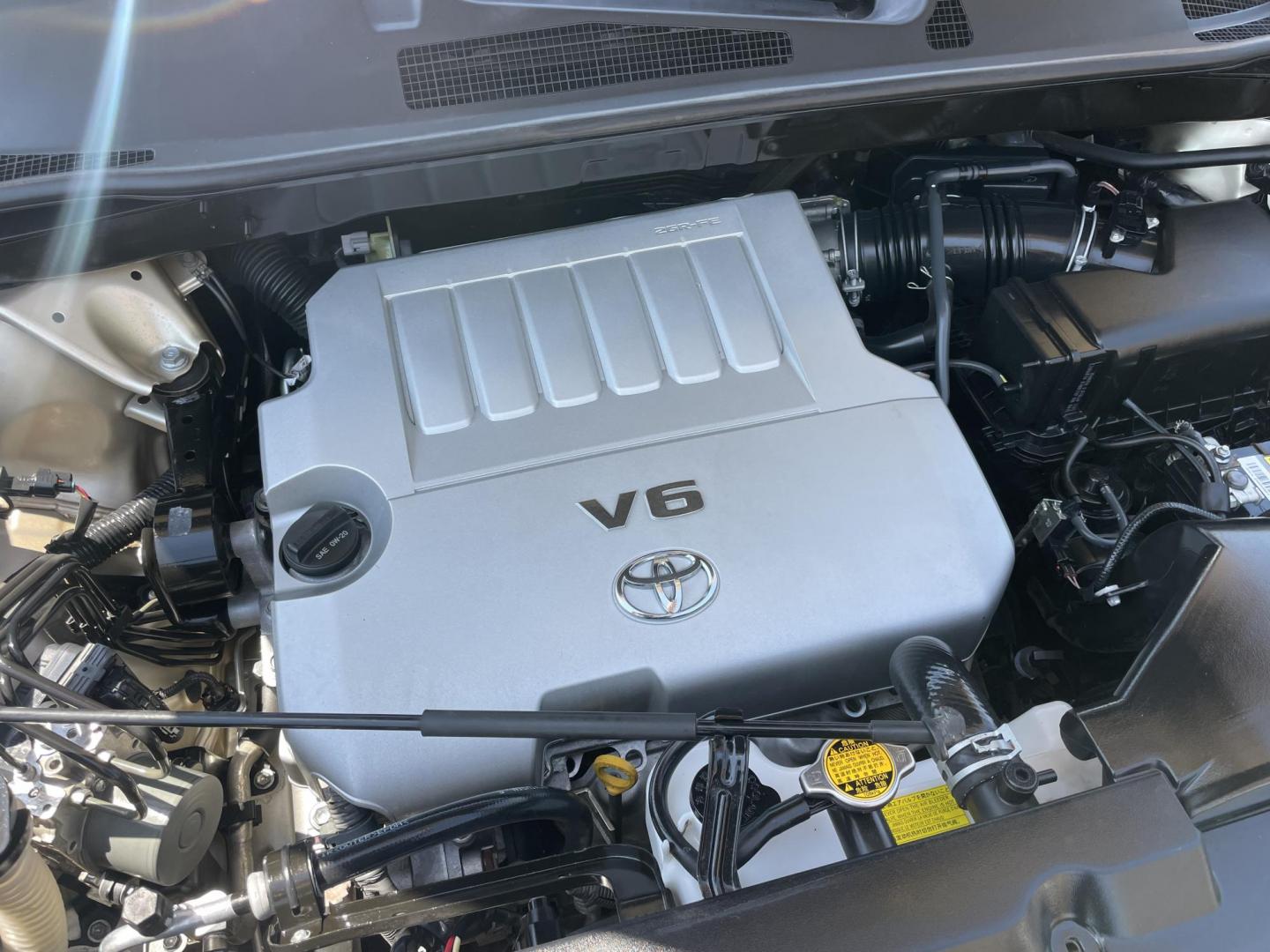 2012 Beige /Beige Toyota Highlander Limited 2WD (5TDYK3EH7CS) with an 3.5L V6 DOHC 24V engine, 5-Speed Automatic transmission, located at 1501 West 15th St., Houston, 77008, (713) 869-2925, 29.797941, -95.411789 - Photo#22