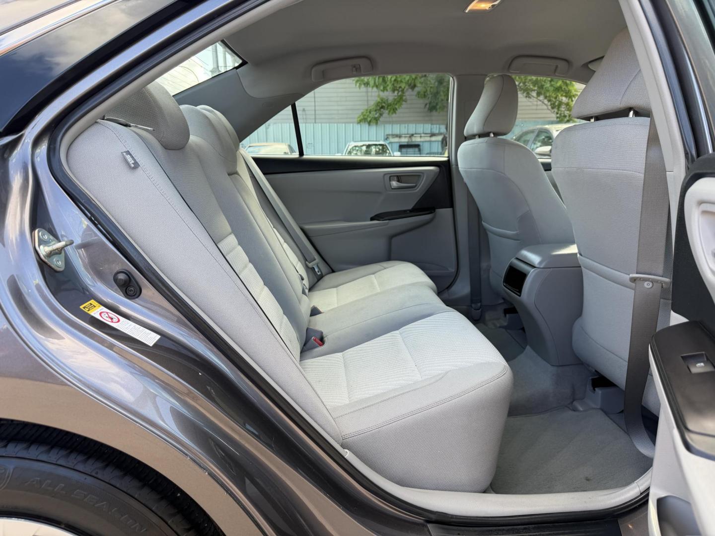 2015 Gray /Gray Toyota Camry LE (4T1BF1FK7FU) with an 2.5L L4 DOHC 16V engine, 6-Speed Automatic transmission, located at 1501 West 15th St., Houston, 77008, (713) 869-2925, 29.797941, -95.411789 - Photo#5