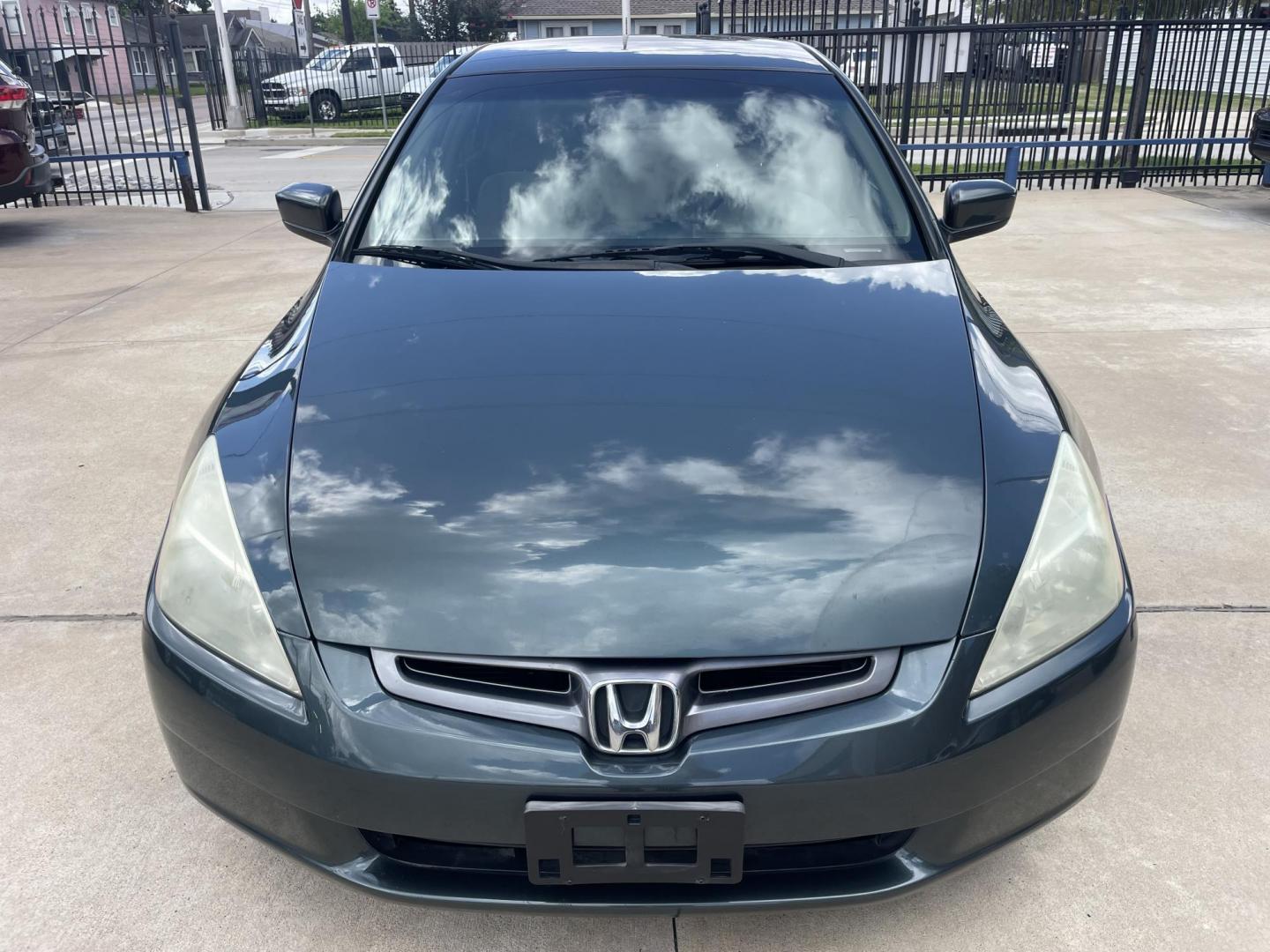 2004 Green /Beige Honda Accord LX sedan AT (3HGCM56384G) with an 2.4L L4 DOHC 16V engine, 5-Speed Automatic Overdrive transmission, located at 1501 West 15th St., Houston, 77008, (713) 869-2925, 29.797941, -95.411789 - Photo#5