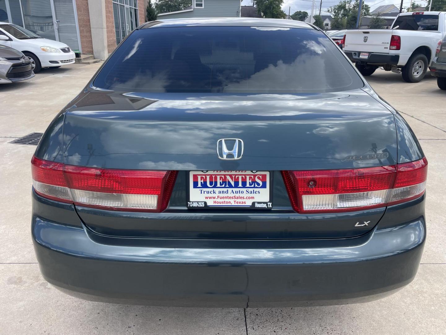 2004 Green /Beige Honda Accord LX sedan AT (3HGCM56384G) with an 2.4L L4 DOHC 16V engine, 5-Speed Automatic Overdrive transmission, located at 1501 West 15th St., Houston, 77008, (713) 869-2925, 29.797941, -95.411789 - Photo#6
