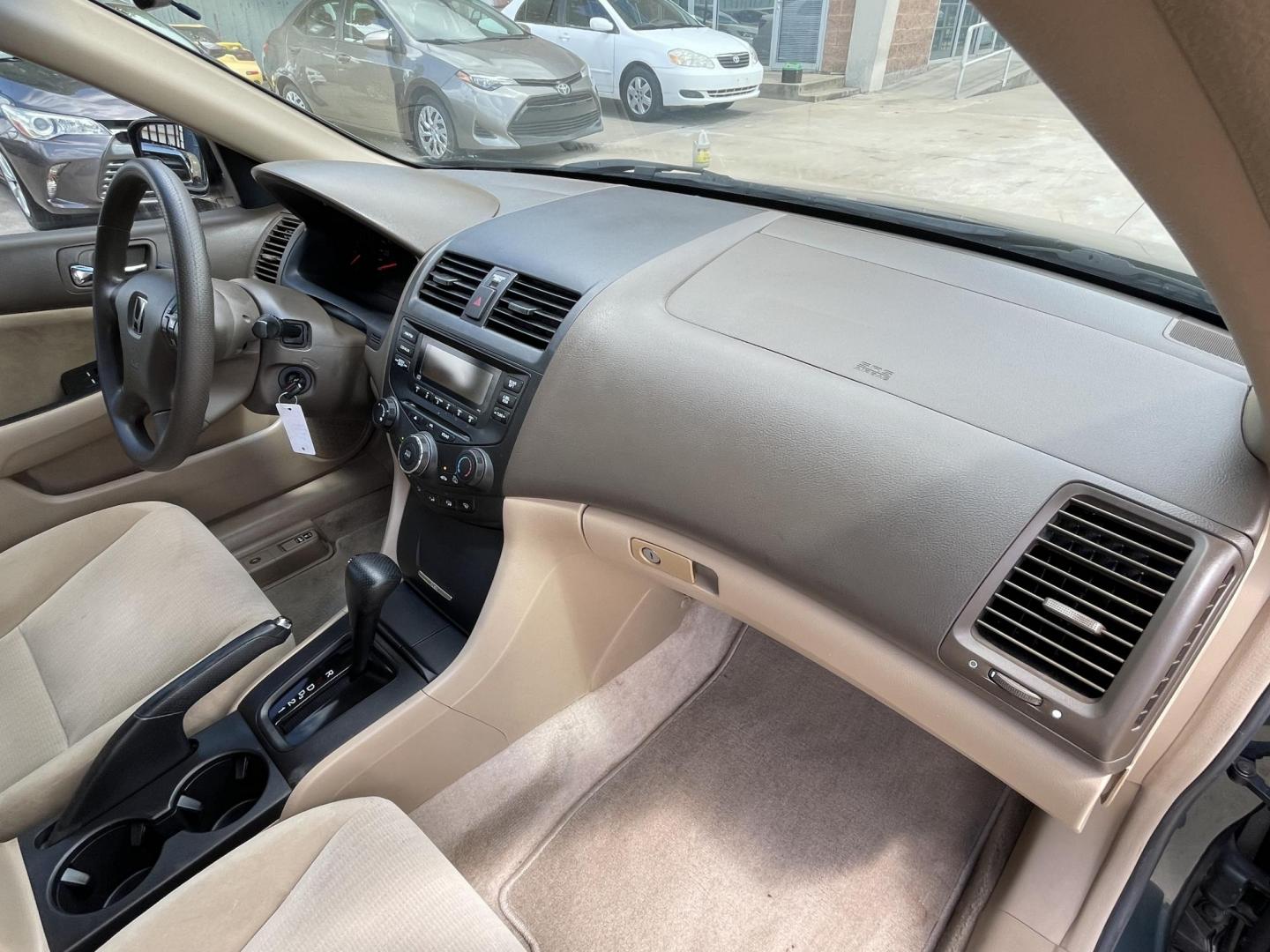 2004 Green /Beige Honda Accord LX sedan AT (3HGCM56384G) with an 2.4L L4 DOHC 16V engine, 5-Speed Automatic Overdrive transmission, located at 1501 West 15th St., Houston, 77008, (713) 869-2925, 29.797941, -95.411789 - Photo#12