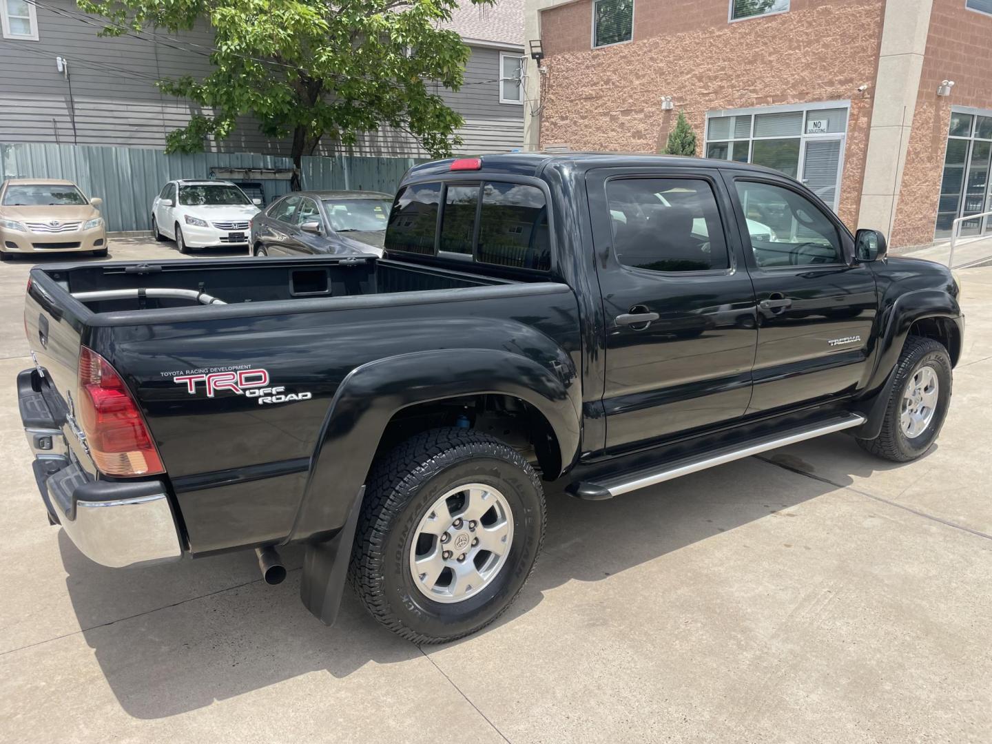 2006 Black /Silver Toyota Tacoma PreRunner Double Cab V6 Auto 2WD (5TEJU62N46Z) with an 4.0L V6 DOHC 24V engine, 5-Speed Automatic Overdrive transmission, located at 1501 West 15th St., Houston, 77008, (713) 869-2925, 29.797941, -95.411789 - Photo#2