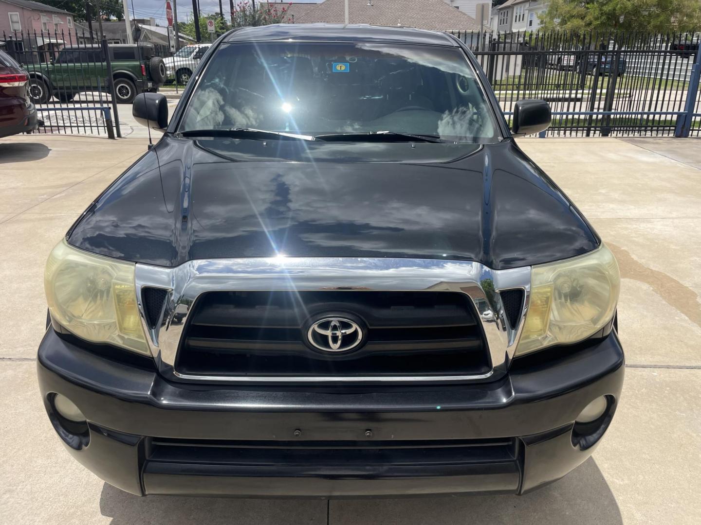 2006 Black /Silver Toyota Tacoma PreRunner Double Cab V6 Auto 2WD (5TEJU62N46Z) with an 4.0L V6 DOHC 24V engine, 5-Speed Automatic Overdrive transmission, located at 1501 West 15th St., Houston, 77008, (713) 869-2925, 29.797941, -95.411789 - Photo#5