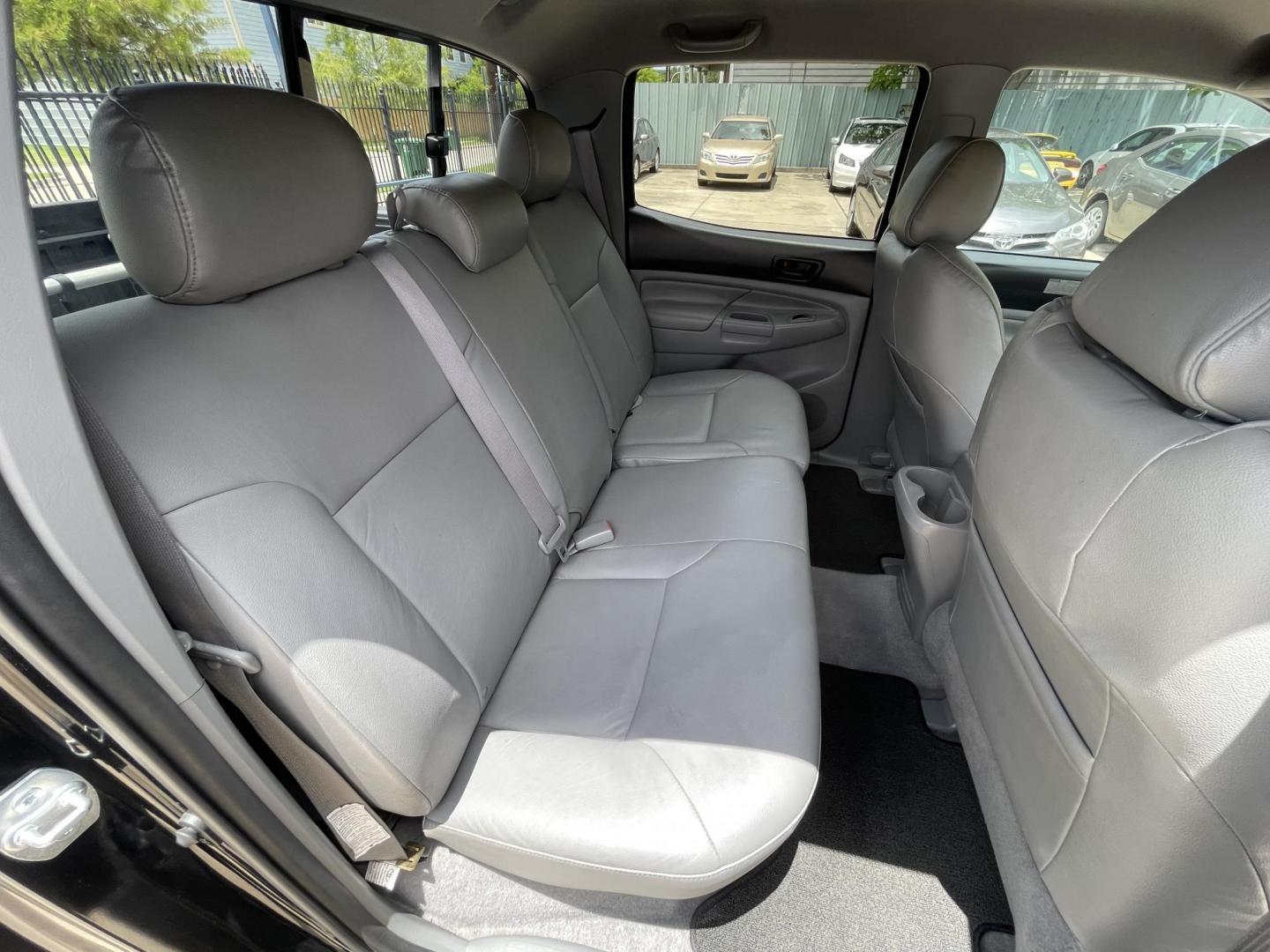 2006 Black /Silver Toyota Tacoma PreRunner Double Cab V6 Auto 2WD (5TEJU62N46Z) with an 4.0L V6 DOHC 24V engine, 5-Speed Automatic Overdrive transmission, located at 1501 West 15th St., Houston, 77008, (713) 869-2925, 29.797941, -95.411789 - Photo#7