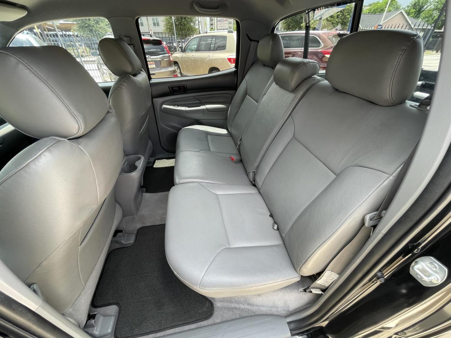 2006 Black /Silver Toyota Tacoma PreRunner Double Cab V6 Auto 2WD (5TEJU62N46Z) with an 4.0L V6 DOHC 24V engine, 5-Speed Automatic Overdrive transmission, located at 1501 West 15th St., Houston, 77008, (713) 869-2925, 29.797941, -95.411789 - Photo#9