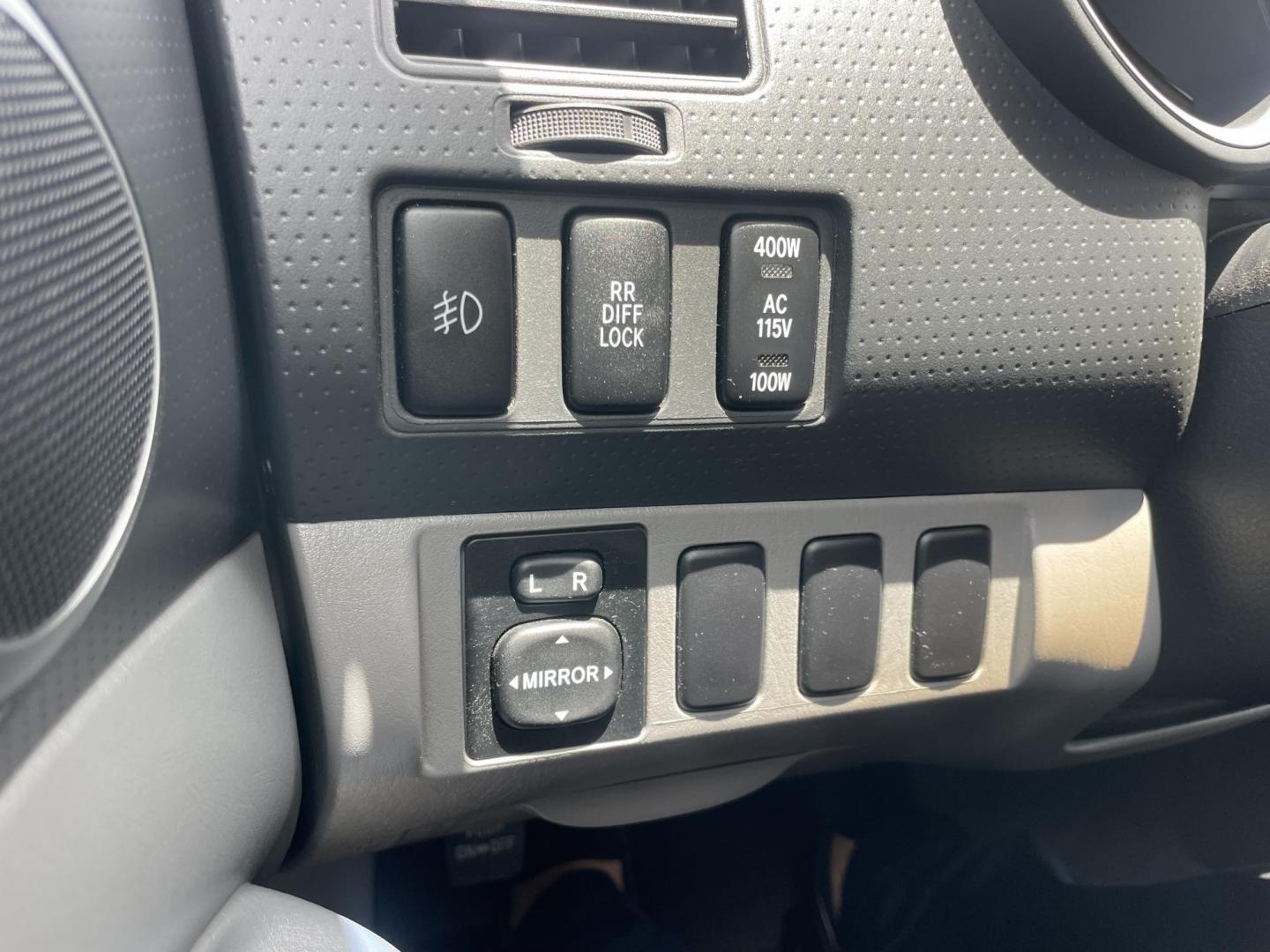 2006 Black /Silver Toyota Tacoma PreRunner Double Cab V6 Auto 2WD (5TEJU62N46Z) with an 4.0L V6 DOHC 24V engine, 5-Speed Automatic Overdrive transmission, located at 1501 West 15th St., Houston, 77008, (713) 869-2925, 29.797941, -95.411789 - Photo#17
