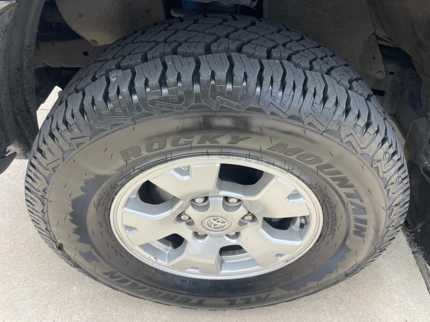2006 Black /Silver Toyota Tacoma PreRunner Double Cab V6 Auto 2WD (5TEJU62N46Z) with an 4.0L V6 DOHC 24V engine, 5-Speed Automatic Overdrive transmission, located at 1501 West 15th St., Houston, 77008, (713) 869-2925, 29.797941, -95.411789 - Photo#20