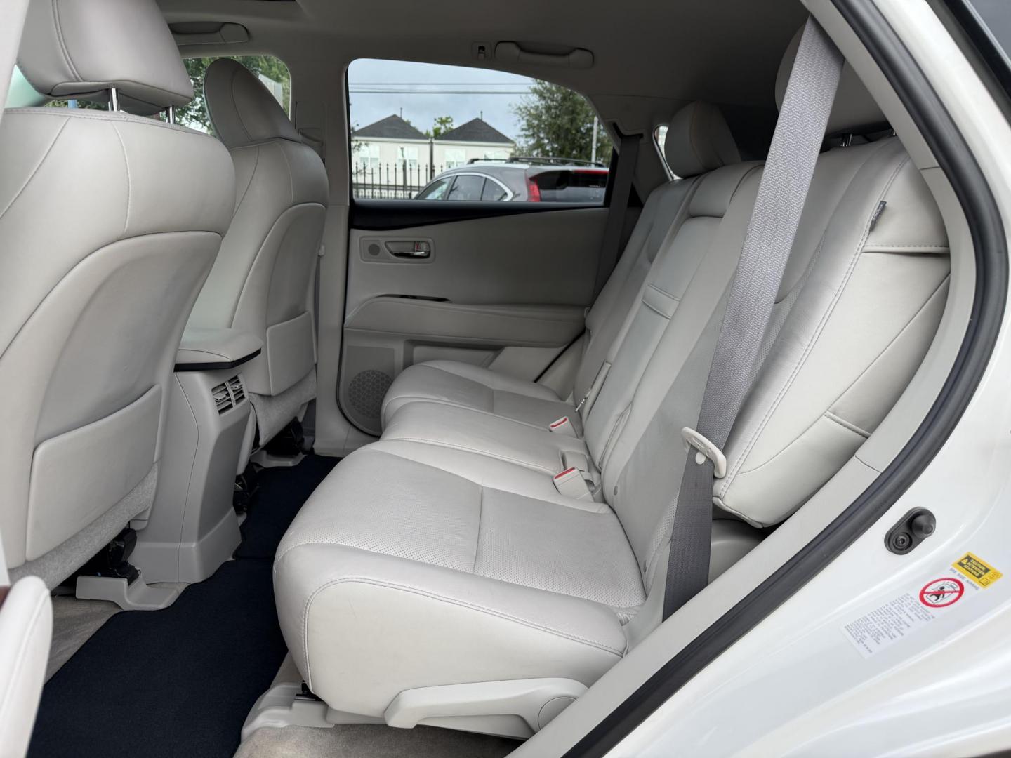 2012 White /Silver Lexus RX 350 FWD (JTJZK1BA5C2) with an 3.5L V6 DOHC 24V engine, 5-Speed Automatic transmission, located at 1501 West 15th St., Houston, 77008, (713) 869-2925, 29.797941, -95.411789- Photo#5