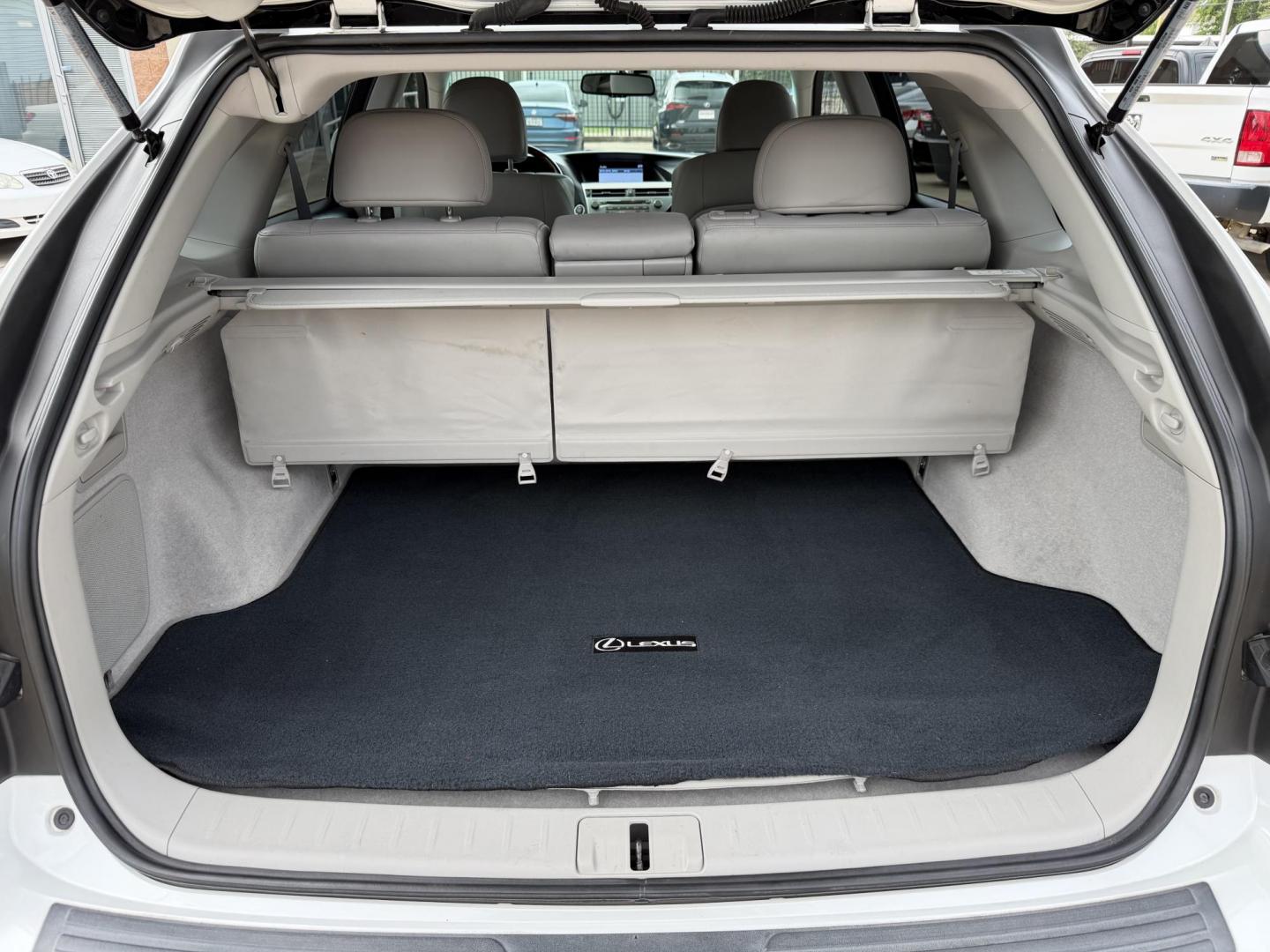 2012 White /Silver Lexus RX 350 FWD (JTJZK1BA5C2) with an 3.5L V6 DOHC 24V engine, 5-Speed Automatic transmission, located at 1501 West 15th St., Houston, 77008, (713) 869-2925, 29.797941, -95.411789- Photo#6