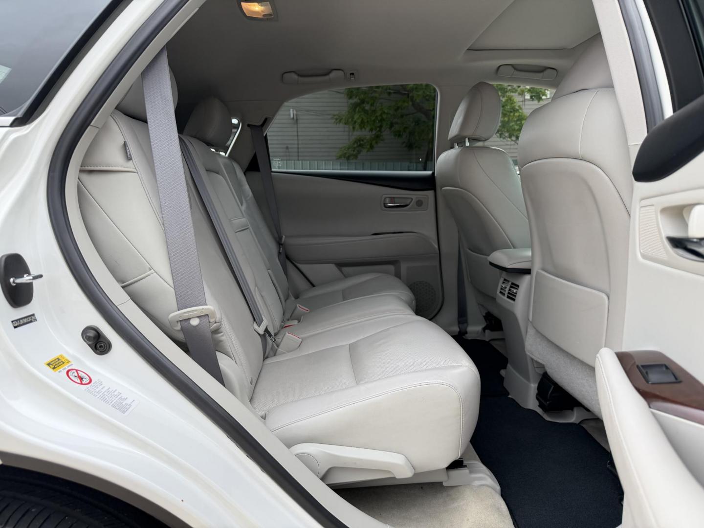 2012 White /Silver Lexus RX 350 FWD (JTJZK1BA5C2) with an 3.5L V6 DOHC 24V engine, 5-Speed Automatic transmission, located at 1501 West 15th St., Houston, 77008, (713) 869-2925, 29.797941, -95.411789- Photo#7