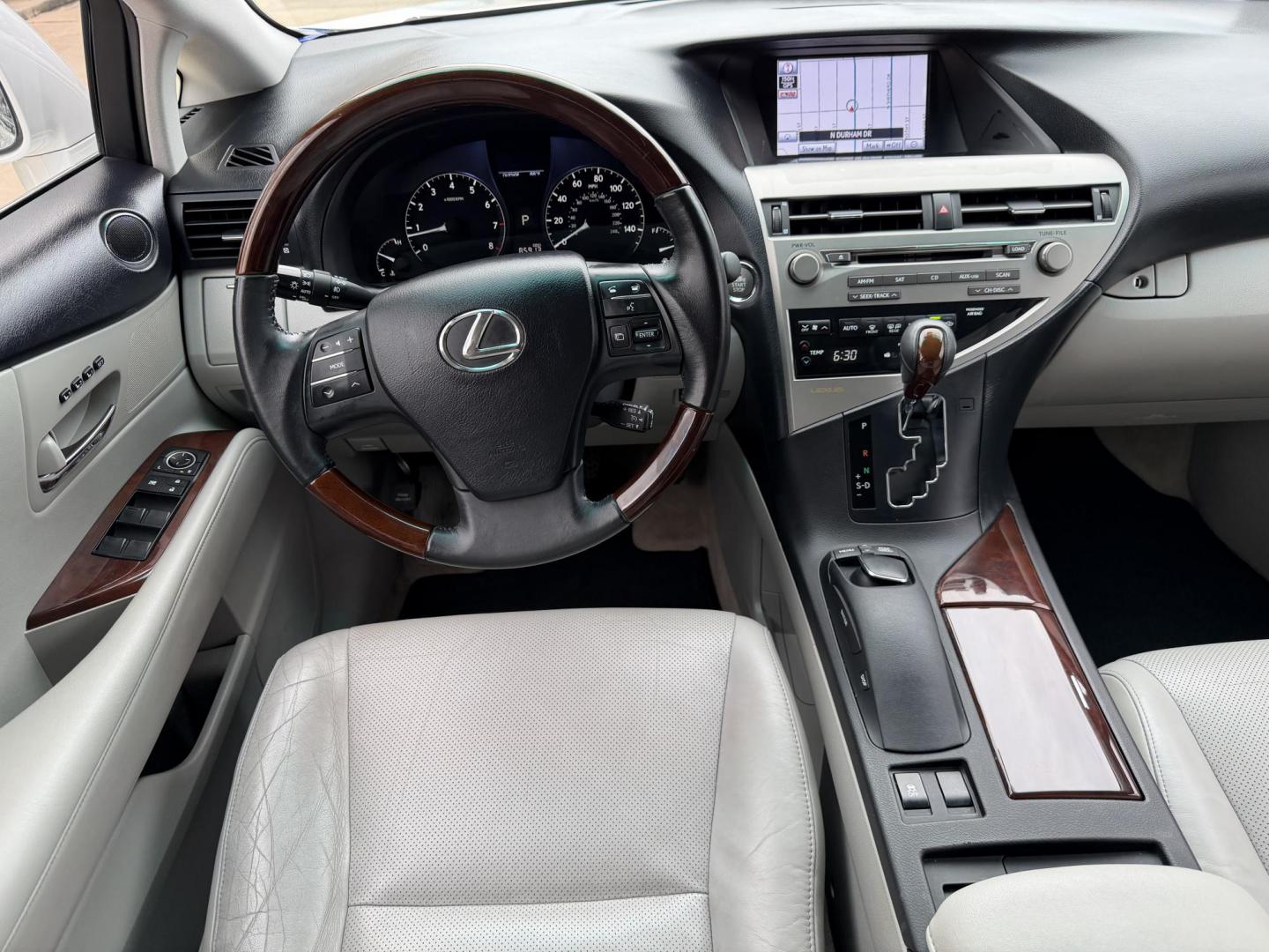 2012 White /Silver Lexus RX 350 FWD (JTJZK1BA5C2) with an 3.5L V6 DOHC 24V engine, 5-Speed Automatic transmission, located at 1501 West 15th St., Houston, 77008, (713) 869-2925, 29.797941, -95.411789- Photo#9