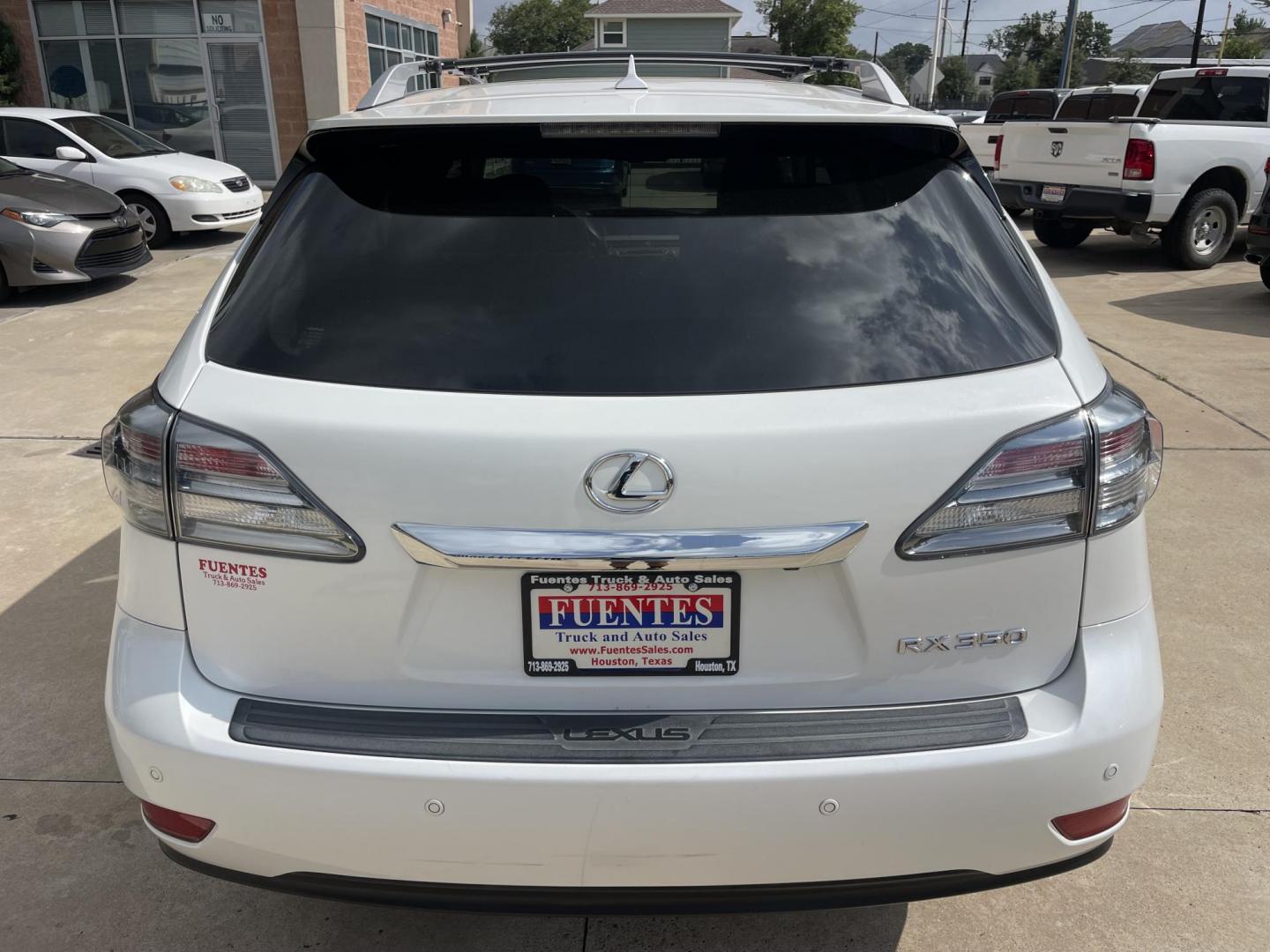 2012 White /Silver Lexus RX 350 FWD (JTJZK1BA5C2) with an 3.5L V6 DOHC 24V engine, 5-Speed Automatic transmission, located at 1501 West 15th St., Houston, 77008, (713) 869-2925, 29.797941, -95.411789- Photo#14