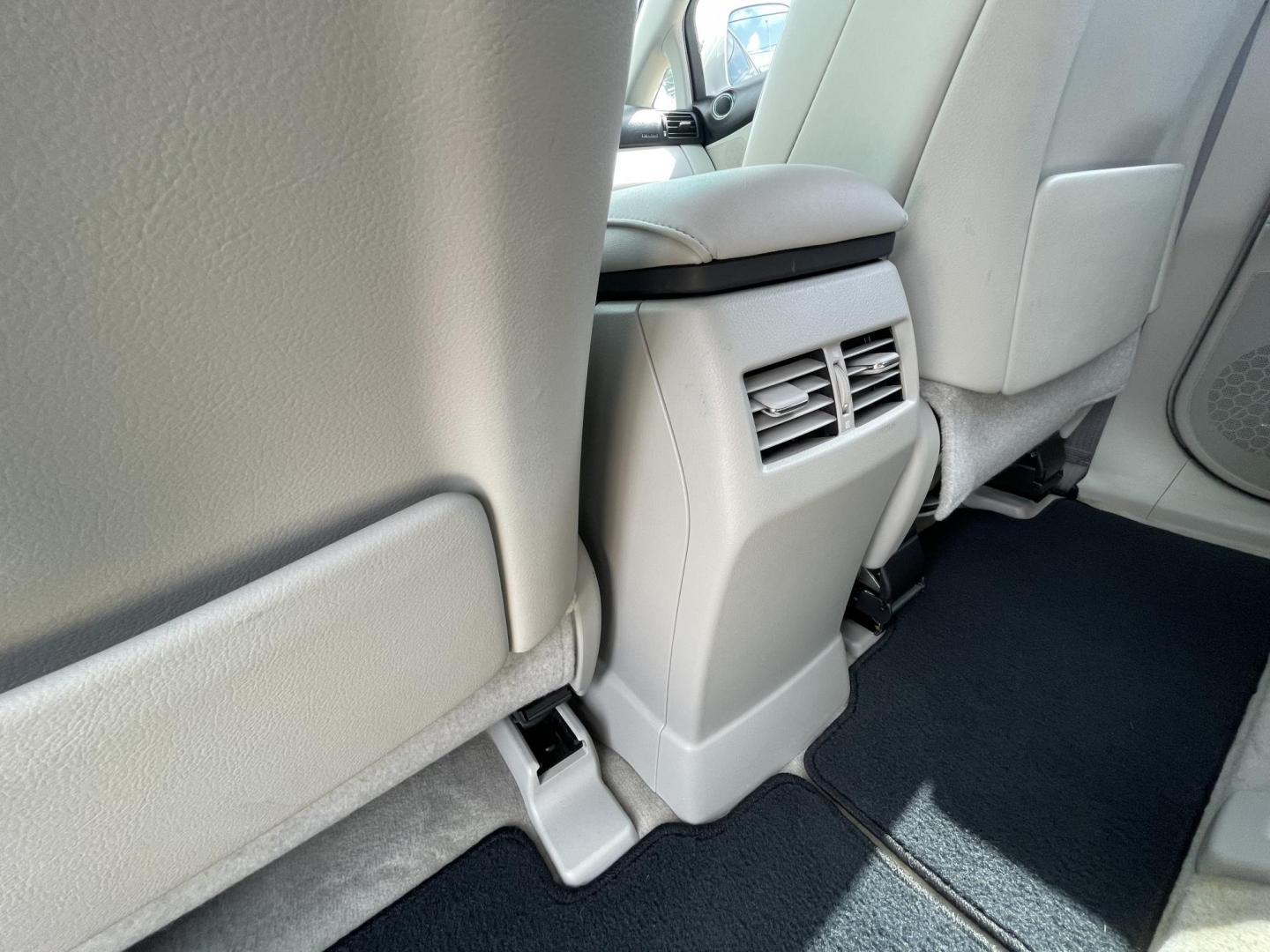 2012 White /Silver Lexus RX 350 FWD (JTJZK1BA5C2) with an 3.5L V6 DOHC 24V engine, 5-Speed Automatic transmission, located at 1501 West 15th St., Houston, 77008, (713) 869-2925, 29.797941, -95.411789- Photo#16