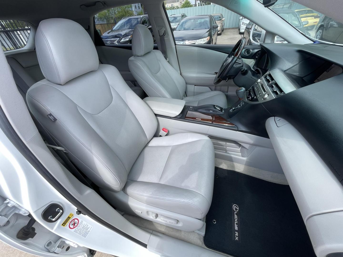 2012 White /Silver Lexus RX 350 FWD (JTJZK1BA5C2) with an 3.5L V6 DOHC 24V engine, 5-Speed Automatic transmission, located at 1501 West 15th St., Houston, 77008, (713) 869-2925, 29.797941, -95.411789- Photo#19
