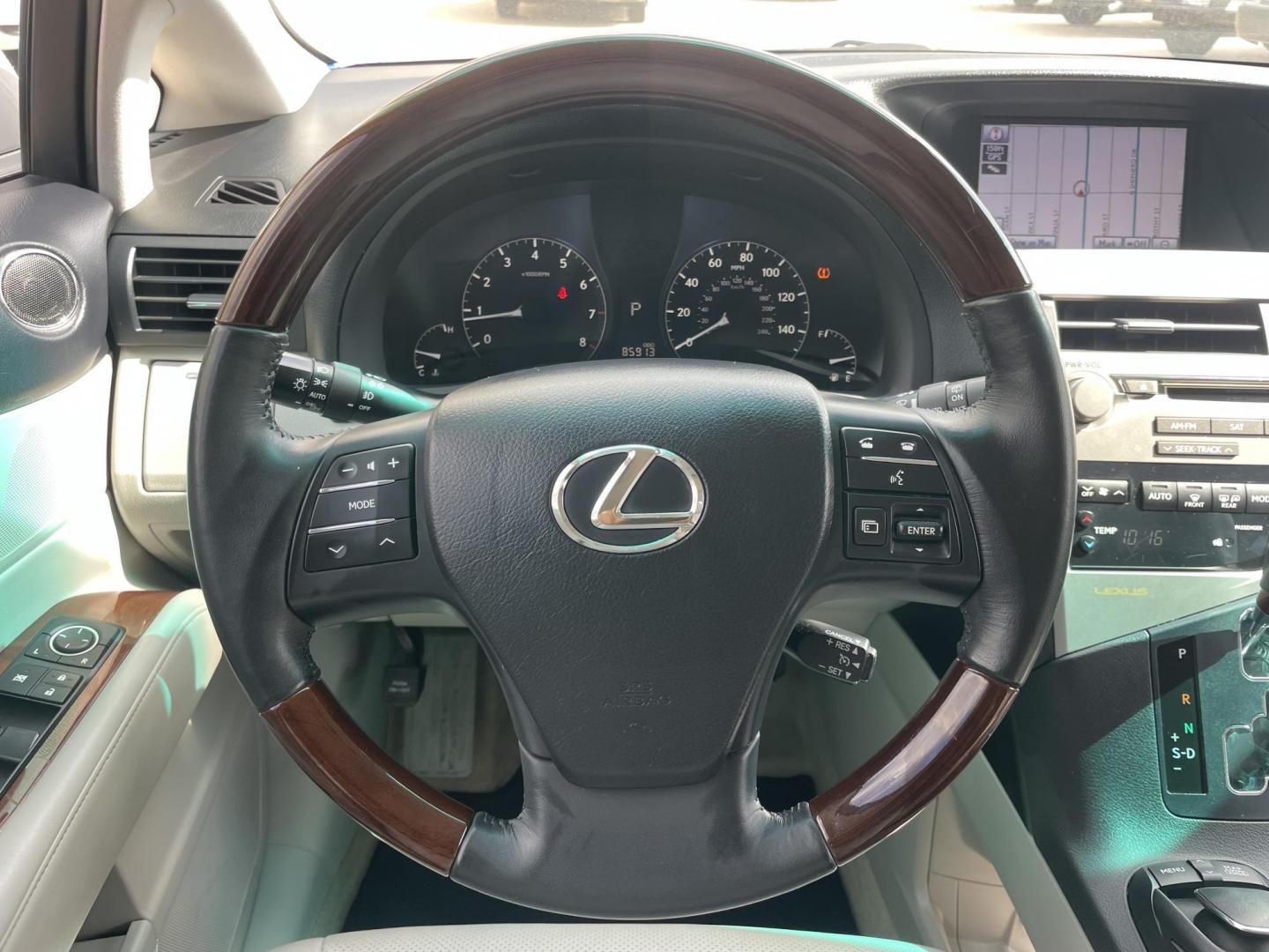 2012 White /Silver Lexus RX 350 FWD (JTJZK1BA5C2) with an 3.5L V6 DOHC 24V engine, 5-Speed Automatic transmission, located at 1501 West 15th St., Houston, 77008, (713) 869-2925, 29.797941, -95.411789- Photo#25