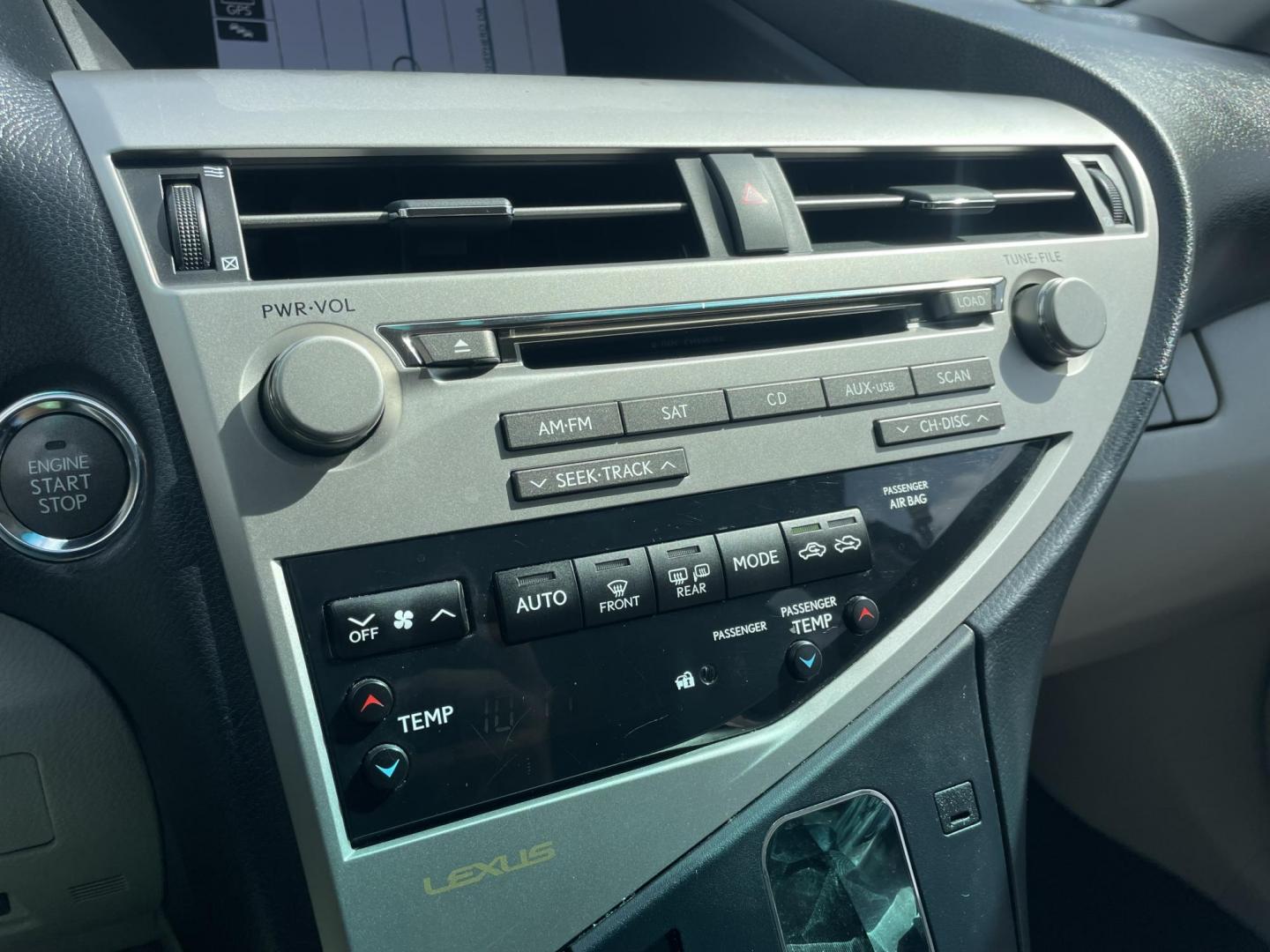 2012 White /Silver Lexus RX 350 FWD (JTJZK1BA5C2) with an 3.5L V6 DOHC 24V engine, 5-Speed Automatic transmission, located at 1501 West 15th St., Houston, 77008, (713) 869-2925, 29.797941, -95.411789- Photo#27