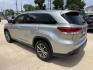 2019 Silver /Black Toyota Highlander XLE FWD V6 (5TDKZRFH0KS) with an 3.5L V6 DOHC 24V engine, 6A transmission, located at 1501 West 15th St., Houston, 77008, (713) 869-2925, 29.797941, -95.411789 - Photo#1