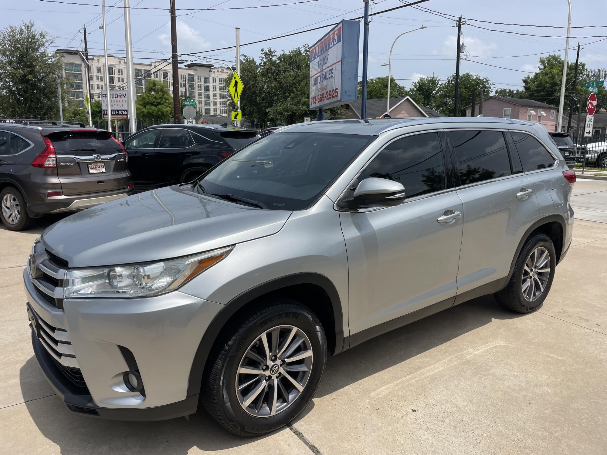 photo of 2019 Toyota Highlander XLE FWD V6