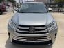 2019 Silver /Black Toyota Highlander XLE FWD V6 (5TDKZRFH0KS) with an 3.5L V6 DOHC 24V engine, 6A transmission, located at 1501 West 15th St., Houston, 77008, (713) 869-2925, 29.797941, -95.411789 - Photo#5