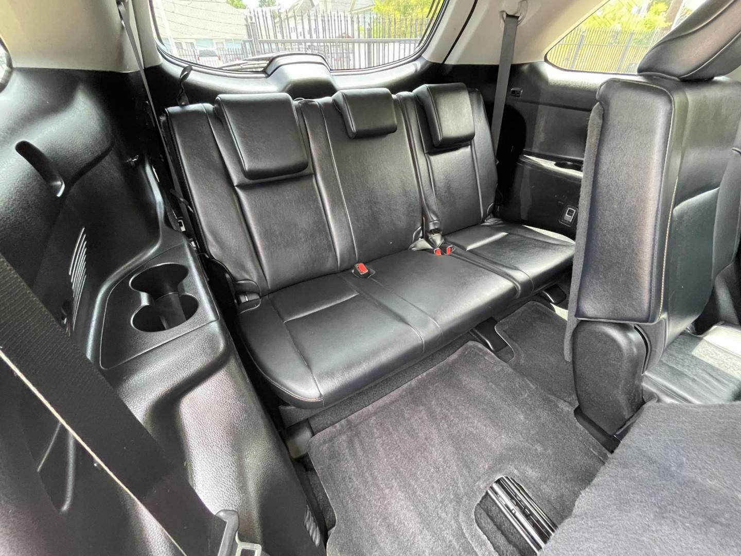 2019 Silver /Black Toyota Highlander XLE FWD V6 (5TDKZRFH0KS) with an 3.5L V6 DOHC 24V engine, 6A transmission, located at 1501 West 15th St., Houston, 77008, (713) 869-2925, 29.797941, -95.411789 - Photo#15