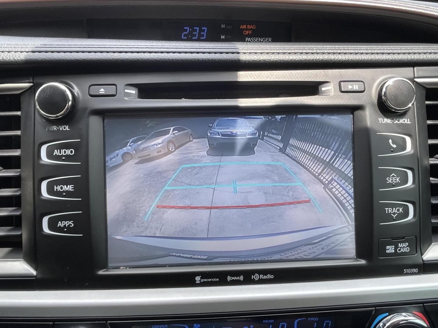 2019 Silver /Black Toyota Highlander XLE FWD V6 (5TDKZRFH0KS) with an 3.5L V6 DOHC 24V engine, 6A transmission, located at 1501 West 15th St., Houston, 77008, (713) 869-2925, 29.797941, -95.411789 - Photo#23