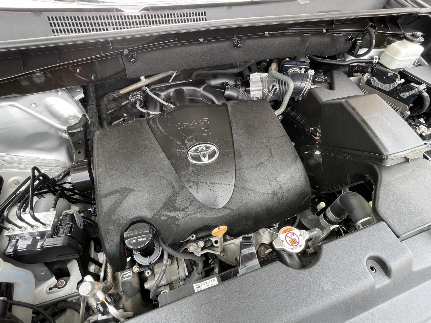2019 Silver /Black Toyota Highlander XLE FWD V6 (5TDKZRFH0KS) with an 3.5L V6 DOHC 24V engine, 6A transmission, located at 1501 West 15th St., Houston, 77008, (713) 869-2925, 29.797941, -95.411789 - Photo#25