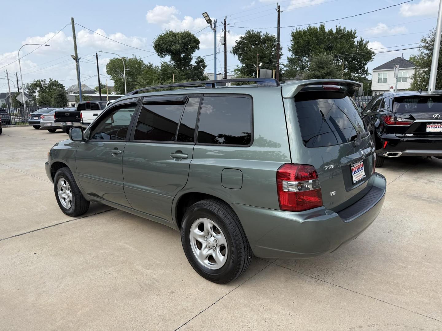 2004 Green /Silver Toyota Highlander V6 2WD with 3rd-Row Seat (JTEDP21A840) with an 3.3L V6 DOHC 24V engine, 5-Speed Automatic Overdrive transmission, located at 1501 West 15th St., Houston, 77008, (713) 869-2925, 29.797941, -95.411789 - Photo#3