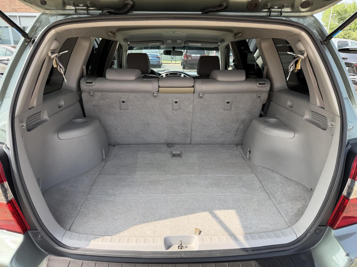 2004 Green /Silver Toyota Highlander V6 2WD with 3rd-Row Seat (JTEDP21A840) with an 3.3L V6 DOHC 24V engine, 5-Speed Automatic Overdrive transmission, located at 1501 West 15th St., Houston, 77008, (713) 869-2925, 29.797941, -95.411789 - Photo#10