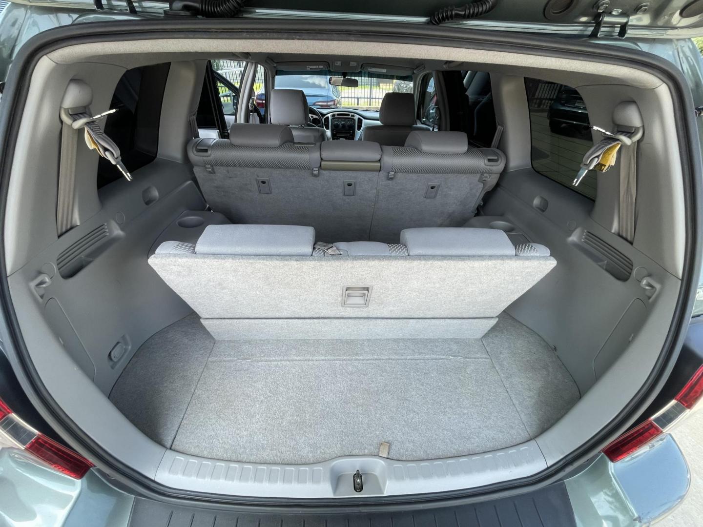 2004 Green /Silver Toyota Highlander V6 2WD with 3rd-Row Seat (JTEDP21A840) with an 3.3L V6 DOHC 24V engine, 5-Speed Automatic Overdrive transmission, located at 1501 West 15th St., Houston, 77008, (713) 869-2925, 29.797941, -95.411789 - Photo#19