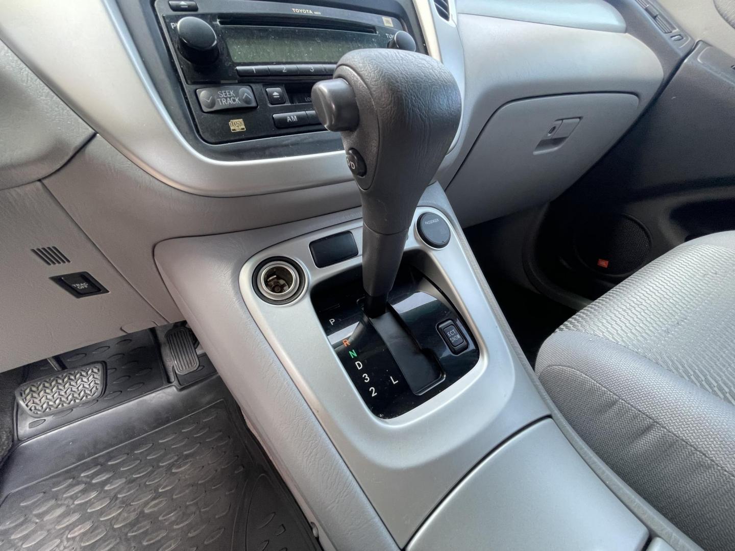 2004 Green /Silver Toyota Highlander V6 2WD with 3rd-Row Seat (JTEDP21A840) with an 3.3L V6 DOHC 24V engine, 5-Speed Automatic Overdrive transmission, located at 1501 West 15th St., Houston, 77008, (713) 869-2925, 29.797941, -95.411789 - Photo#21