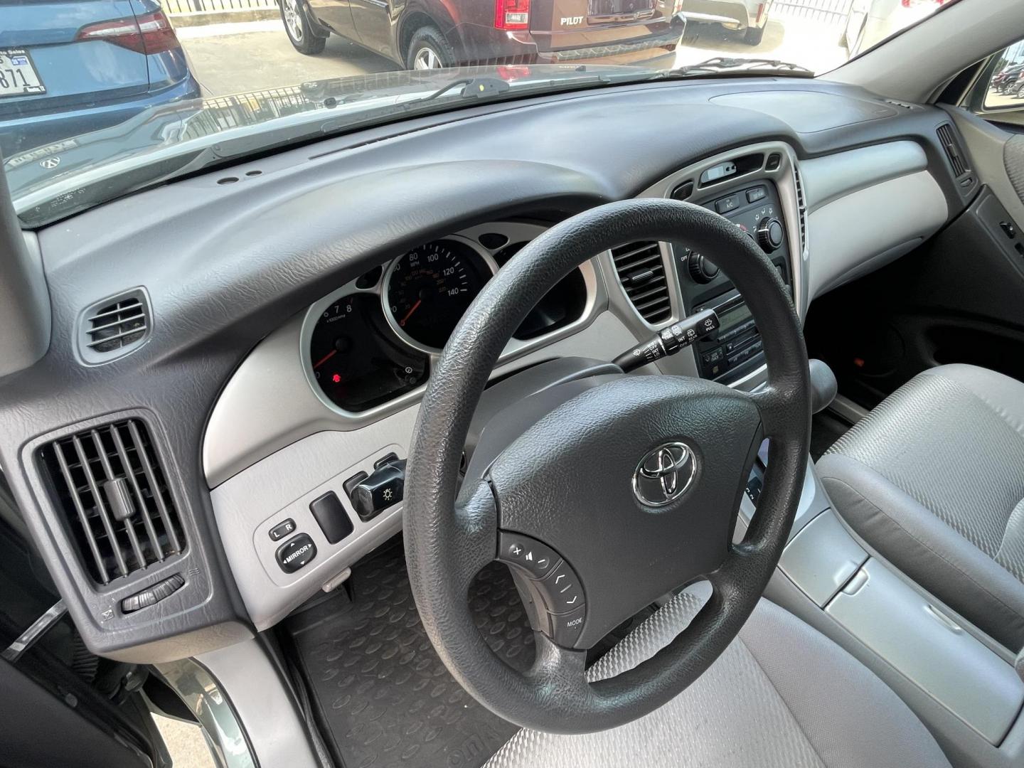 2004 Green /Silver Toyota Highlander V6 2WD with 3rd-Row Seat (JTEDP21A840) with an 3.3L V6 DOHC 24V engine, 5-Speed Automatic Overdrive transmission, located at 1501 West 15th St., Houston, 77008, (713) 869-2925, 29.797941, -95.411789 - Photo#22