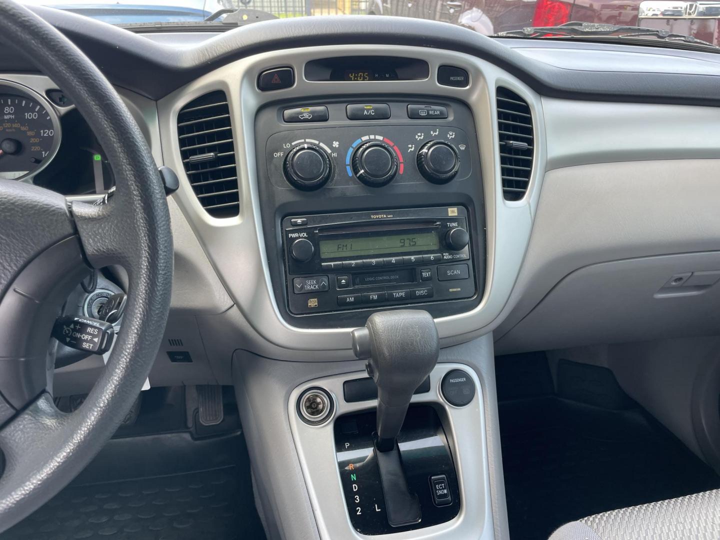 2004 Green /Silver Toyota Highlander V6 2WD with 3rd-Row Seat (JTEDP21A840) with an 3.3L V6 DOHC 24V engine, 5-Speed Automatic Overdrive transmission, located at 1501 West 15th St., Houston, 77008, (713) 869-2925, 29.797941, -95.411789 - Photo#23