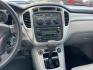 2004 Green /Silver Toyota Highlander V6 2WD with 3rd-Row Seat (JTEDP21A840) with an 3.3L V6 DOHC 24V engine, 5-Speed Automatic Overdrive transmission, located at 1501 West 15th St., Houston, 77008, (713) 869-2925, 29.797941, -95.411789 - Photo#23