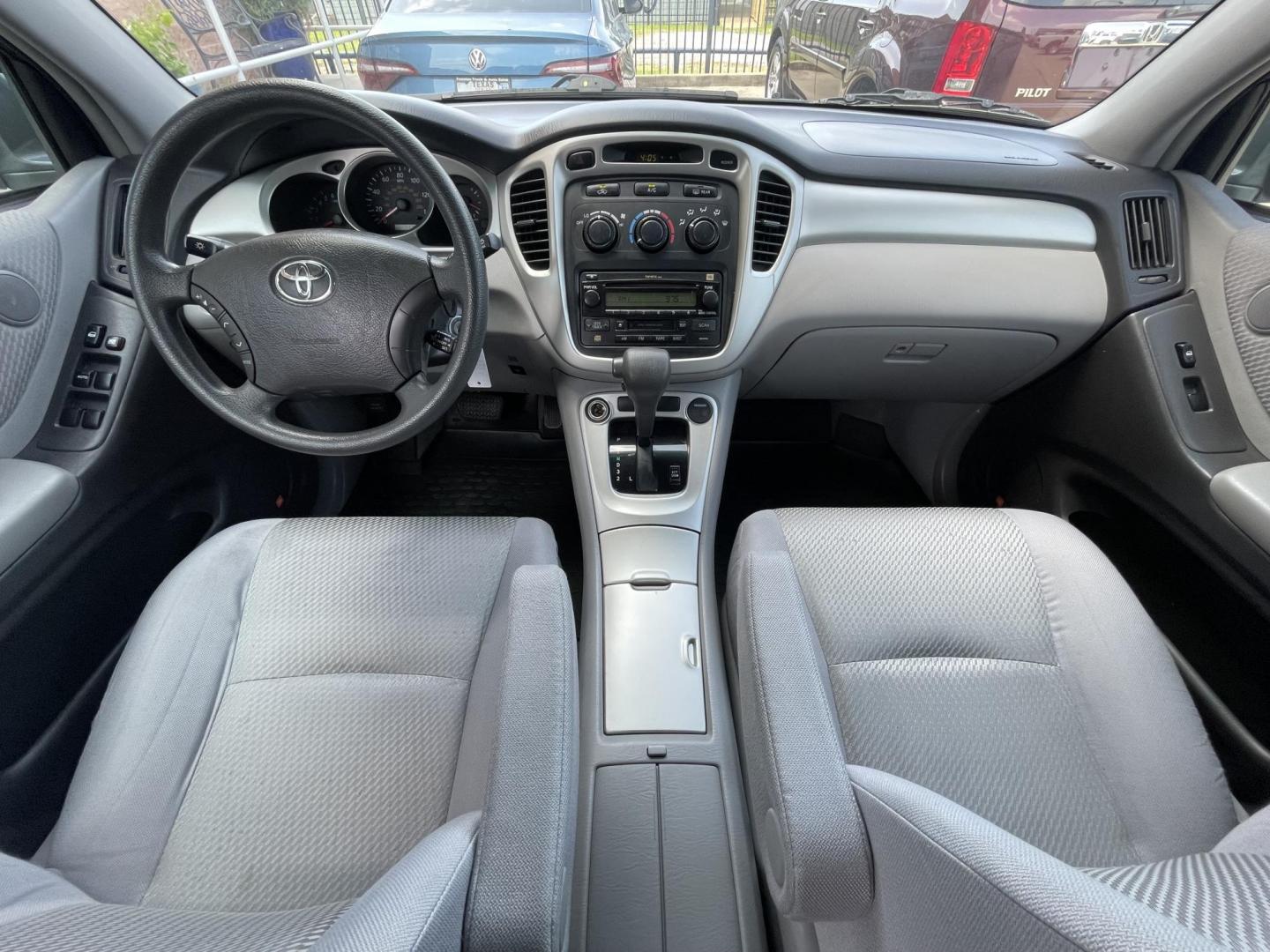 2004 Green /Silver Toyota Highlander V6 2WD with 3rd-Row Seat (JTEDP21A840) with an 3.3L V6 DOHC 24V engine, 5-Speed Automatic Overdrive transmission, located at 1501 West 15th St., Houston, 77008, (713) 869-2925, 29.797941, -95.411789 - Photo#24