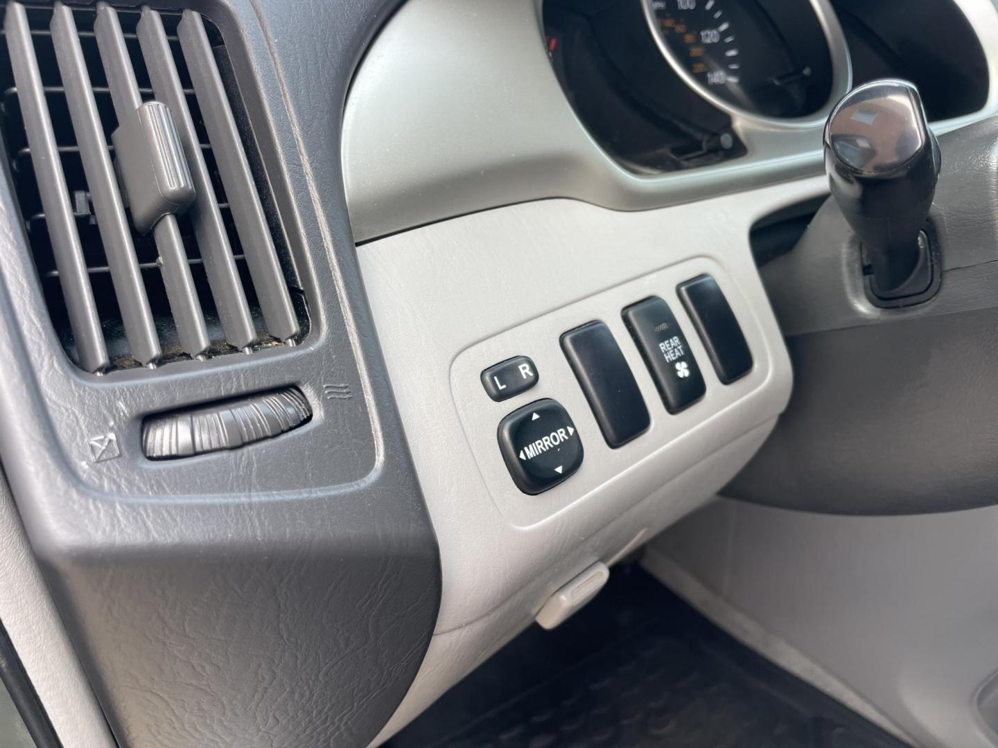 2004 Green /Silver Toyota Highlander V6 2WD with 3rd-Row Seat (JTEDP21A840) with an 3.3L V6 DOHC 24V engine, 5-Speed Automatic Overdrive transmission, located at 1501 West 15th St., Houston, 77008, (713) 869-2925, 29.797941, -95.411789 - Photo#25