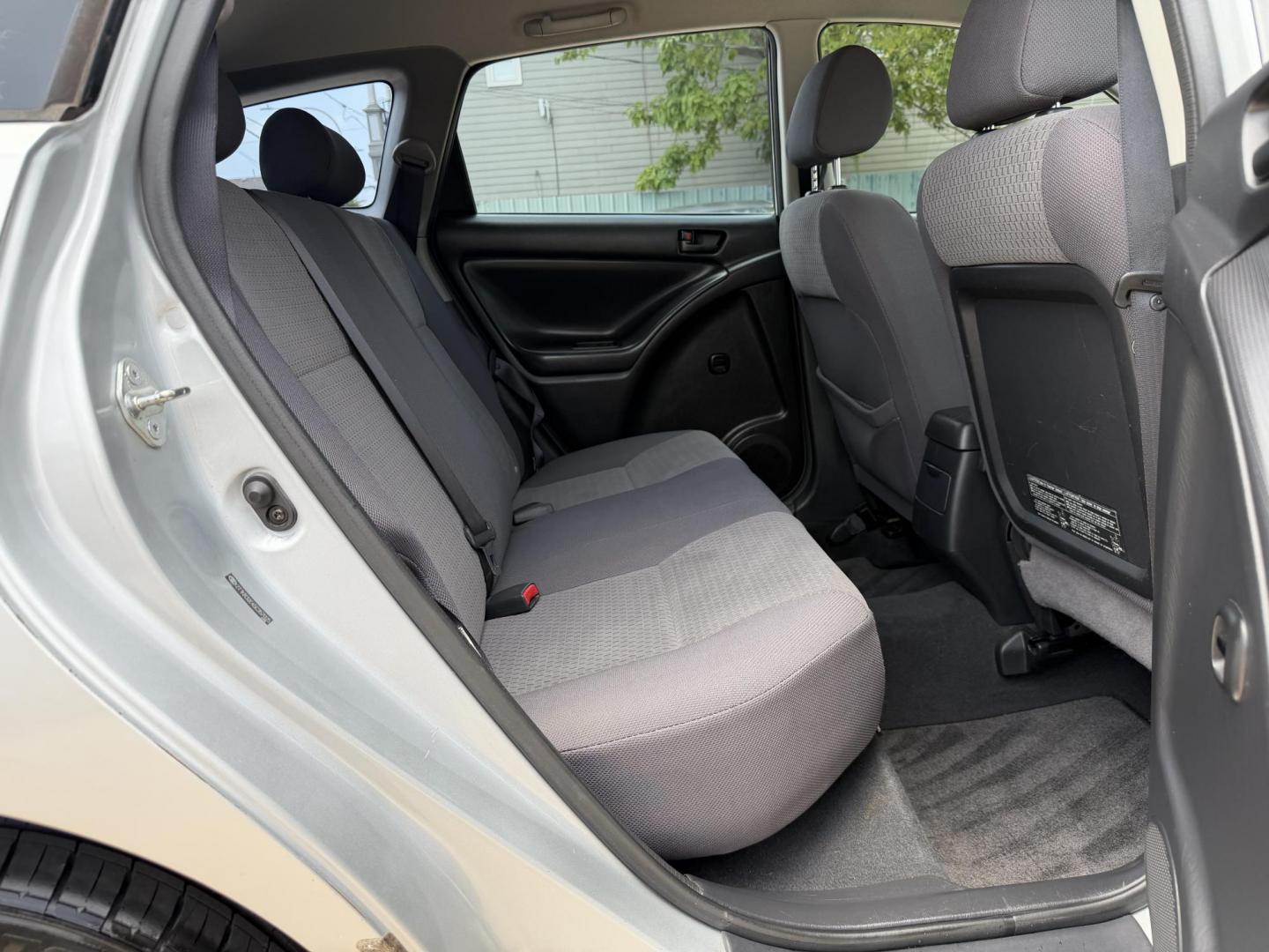 2005 Silver /Gray Toyota Matrix 2WD (2T1KR32E45C) with an 1.8L L4 DOHC 16V engine, Automatic transmission, located at 1501 West 15th St., Houston, 77008, (713) 869-2925, 29.797941, -95.411789- Photo#9