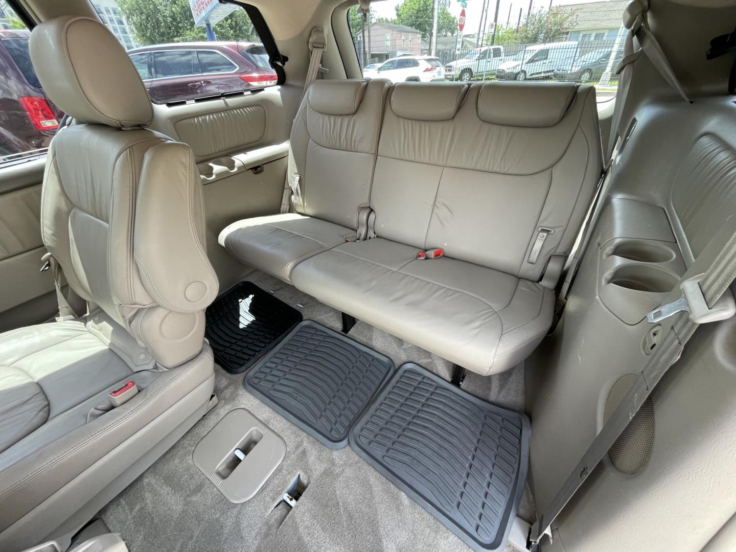 2008 White /Beige Toyota Sienna XLE FWD (5TDZK22C68S) with an 3.5L V6 EFI DOHC 24V engine, 5-Speed Automatic Overdrive transmission, located at 1501 West 15th St., Houston, 77008, (713) 869-2925, 29.797941, -95.411789- Photo#8