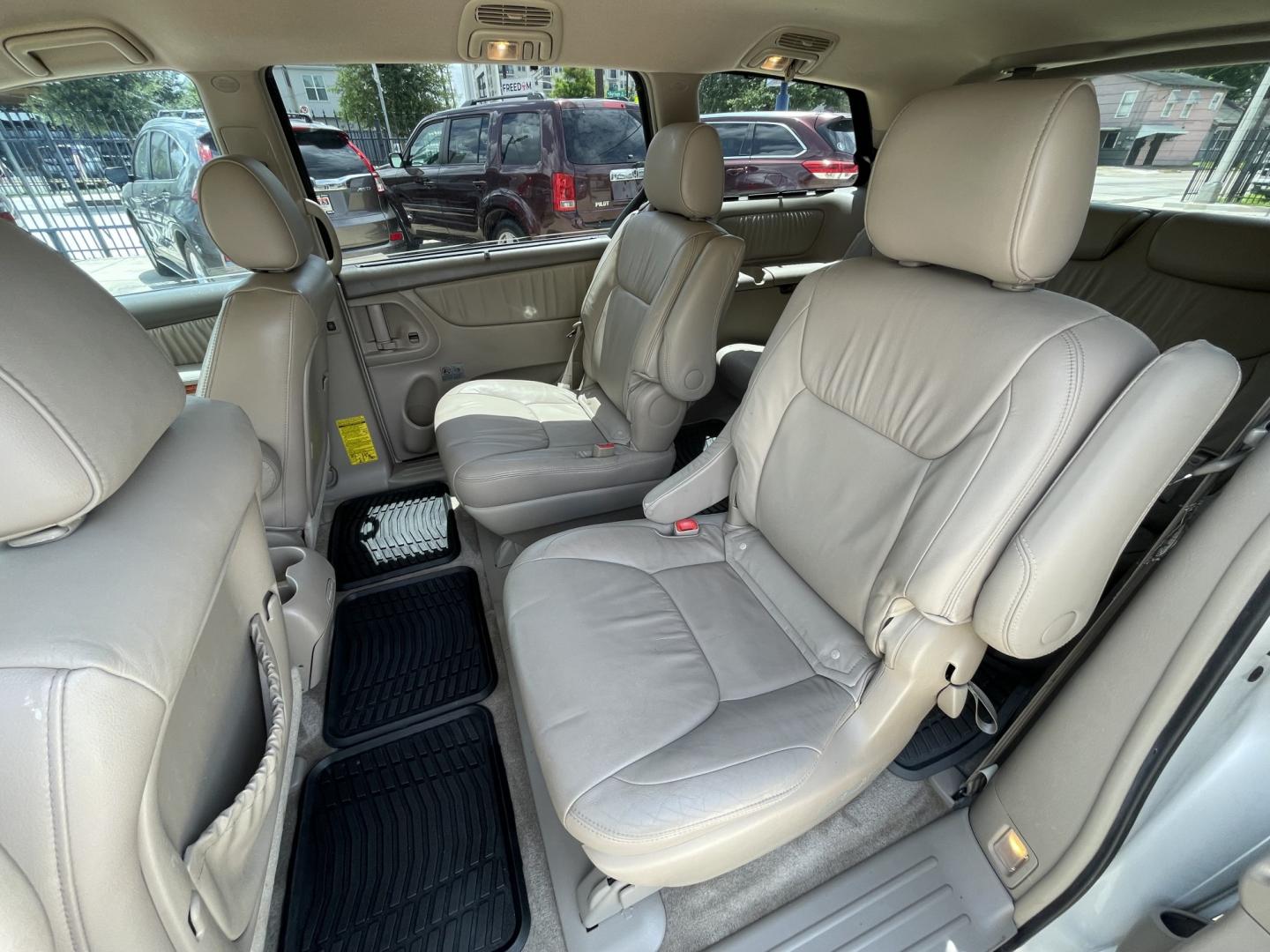 2008 White /Beige Toyota Sienna XLE FWD (5TDZK22C68S) with an 3.5L V6 EFI DOHC 24V engine, 5-Speed Automatic Overdrive transmission, located at 1501 West 15th St., Houston, 77008, (713) 869-2925, 29.797941, -95.411789- Photo#9