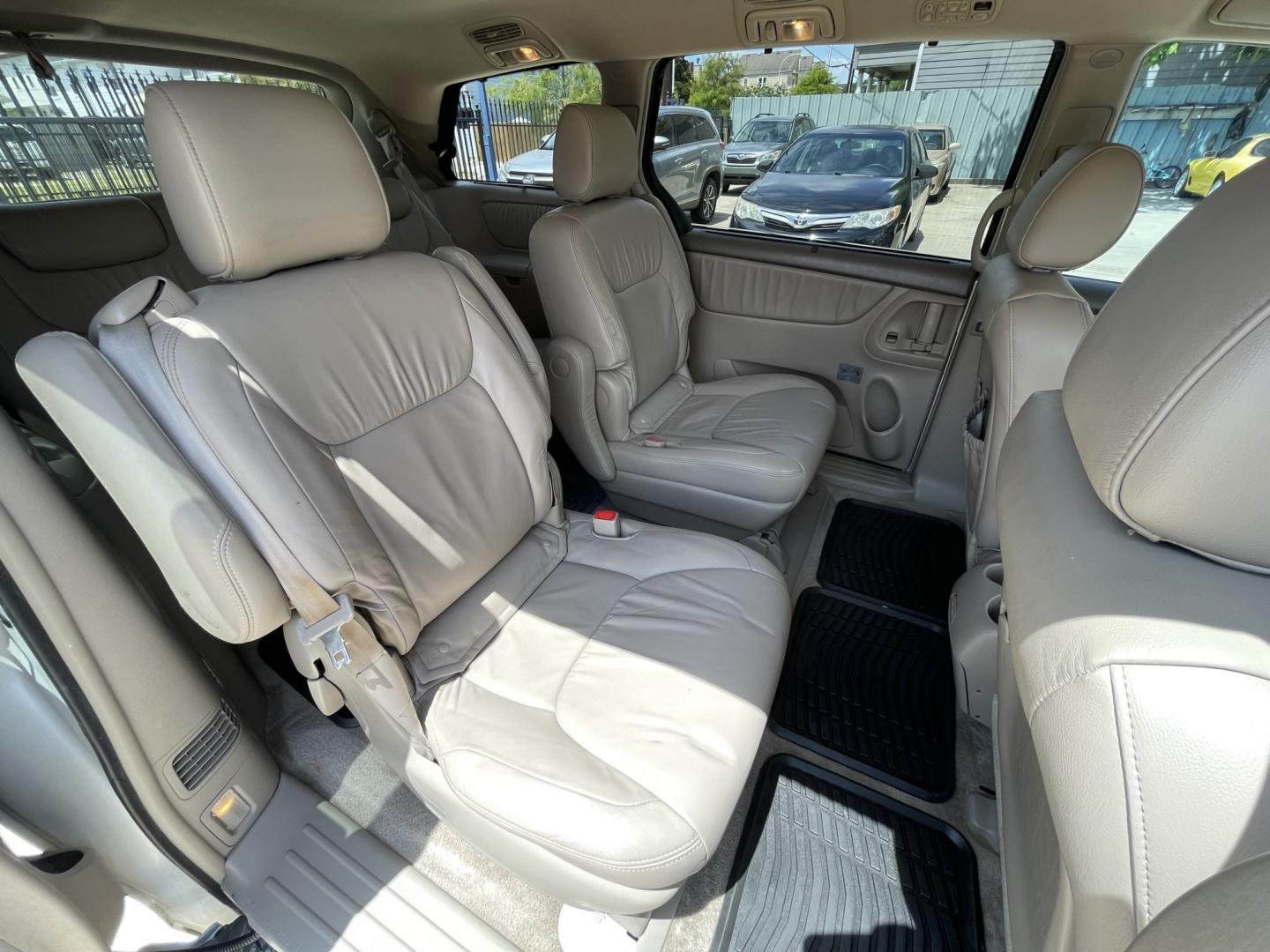 2008 White /Beige Toyota Sienna XLE FWD (5TDZK22C68S) with an 3.5L V6 EFI DOHC 24V engine, 5-Speed Automatic Overdrive transmission, located at 1501 West 15th St., Houston, 77008, (713) 869-2925, 29.797941, -95.411789- Photo#12