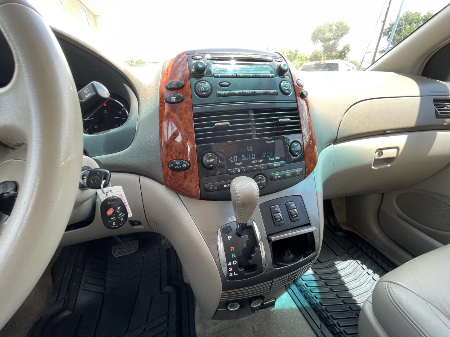 2008 White /Beige Toyota Sienna XLE FWD (5TDZK22C68S) with an 3.5L V6 EFI DOHC 24V engine, 5-Speed Automatic Overdrive transmission, located at 1501 West 15th St., Houston, 77008, (713) 869-2925, 29.797941, -95.411789- Photo#22