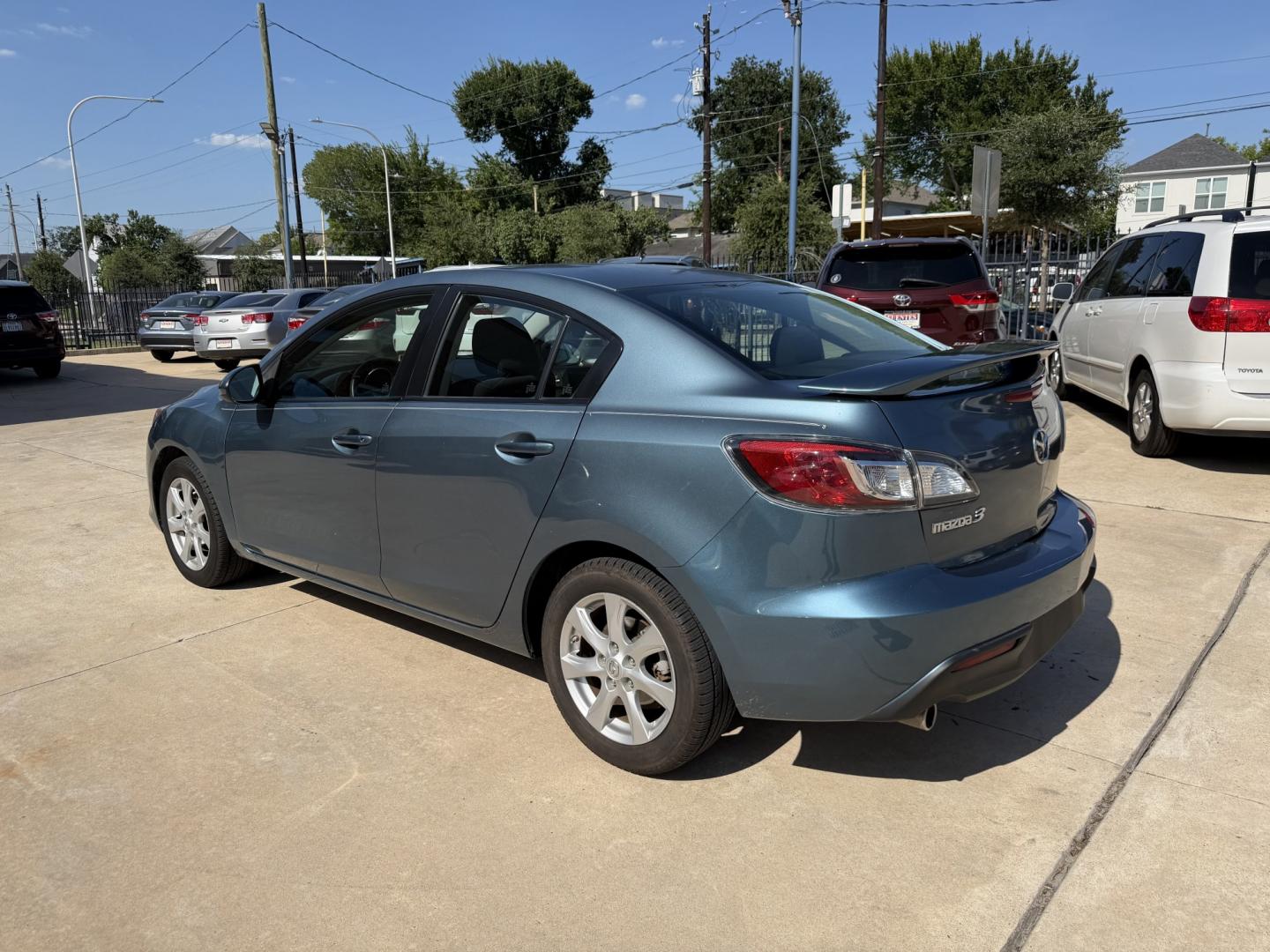 2010 Blue /Black Mazda MAZDA3 (JM1BL1SF6A1) with an 2.0 engine, Manual transmission, located at 1501 West 15th St., Houston, 77008, (713) 869-2925, 29.797941, -95.411789- Photo#5