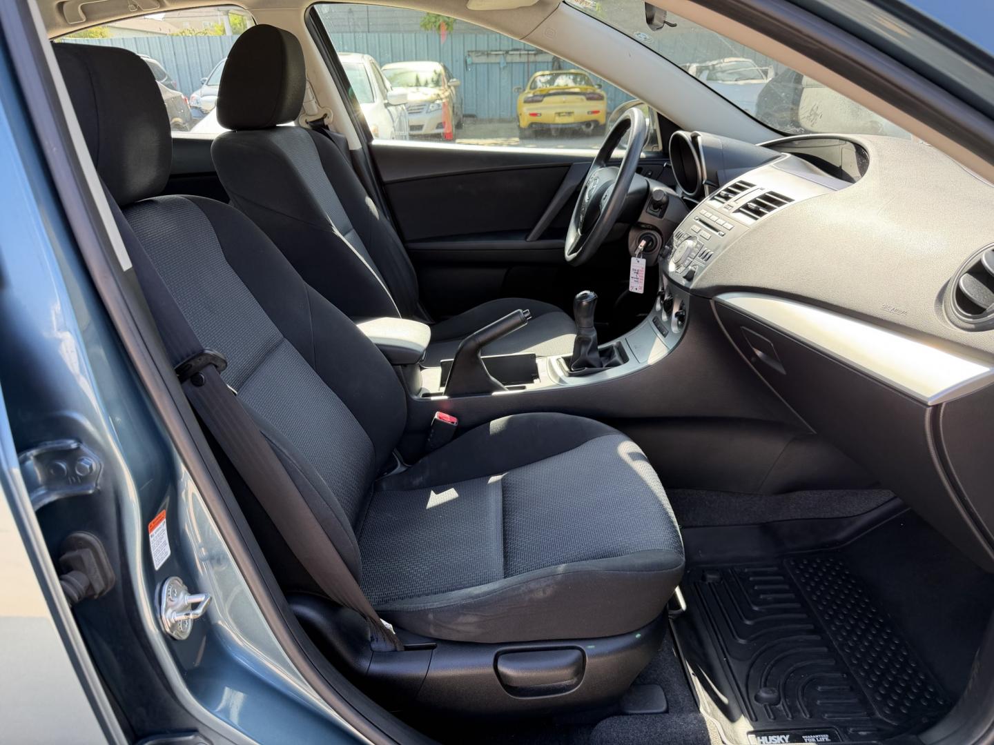2010 Blue /Black Mazda MAZDA3 (JM1BL1SF6A1) with an 2.0 engine, Manual transmission, located at 1501 West 15th St., Houston, 77008, (713) 869-2925, 29.797941, -95.411789- Photo#6
